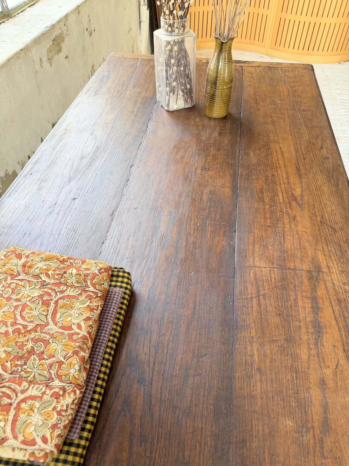 19th-century castle table, carved solid oak, 190cm.