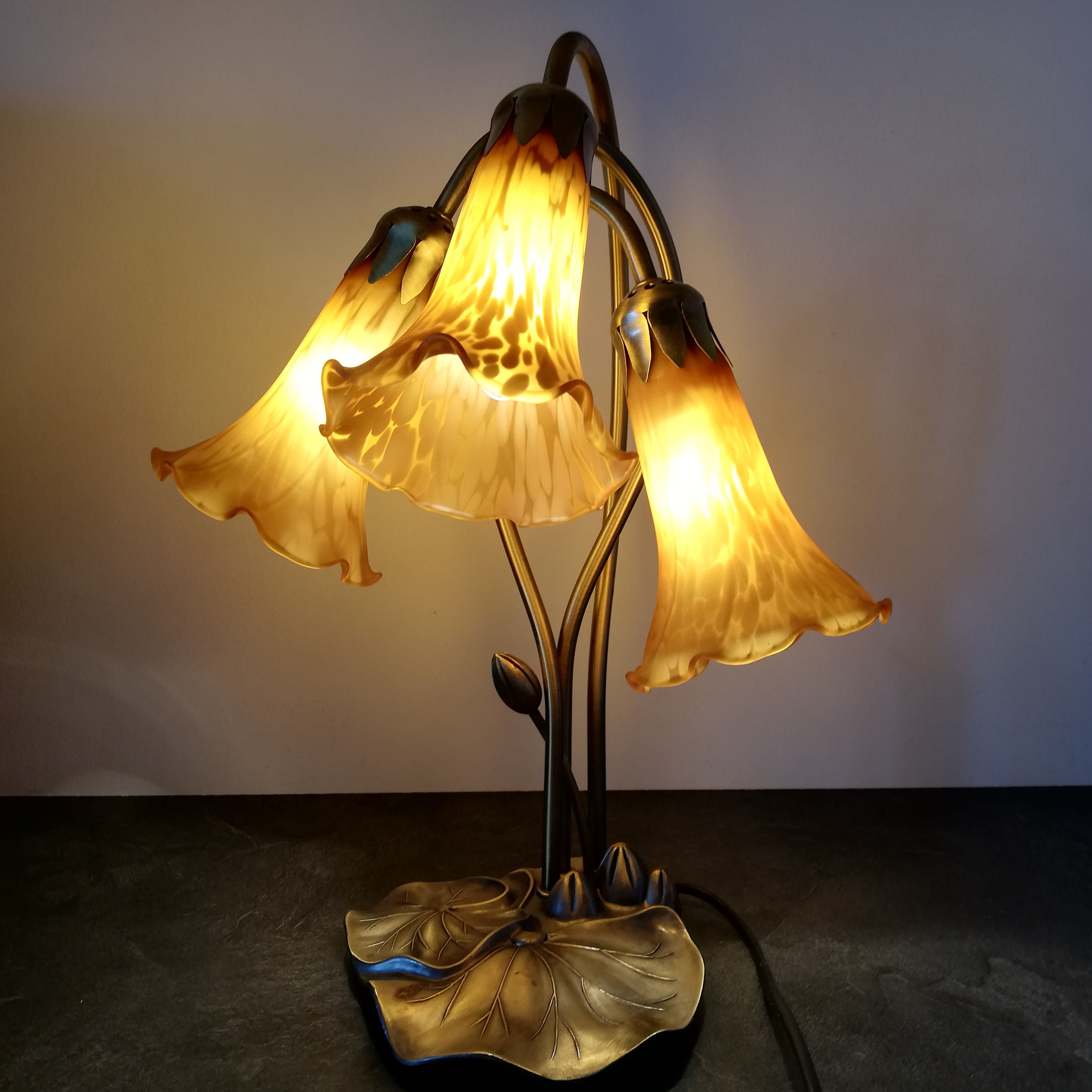 Three-branched lamp and lilies lampshade