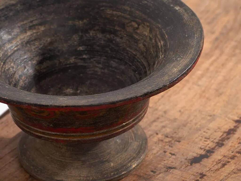 Ancient hand-painted Tibetan singing bowl (c.1900) #30
