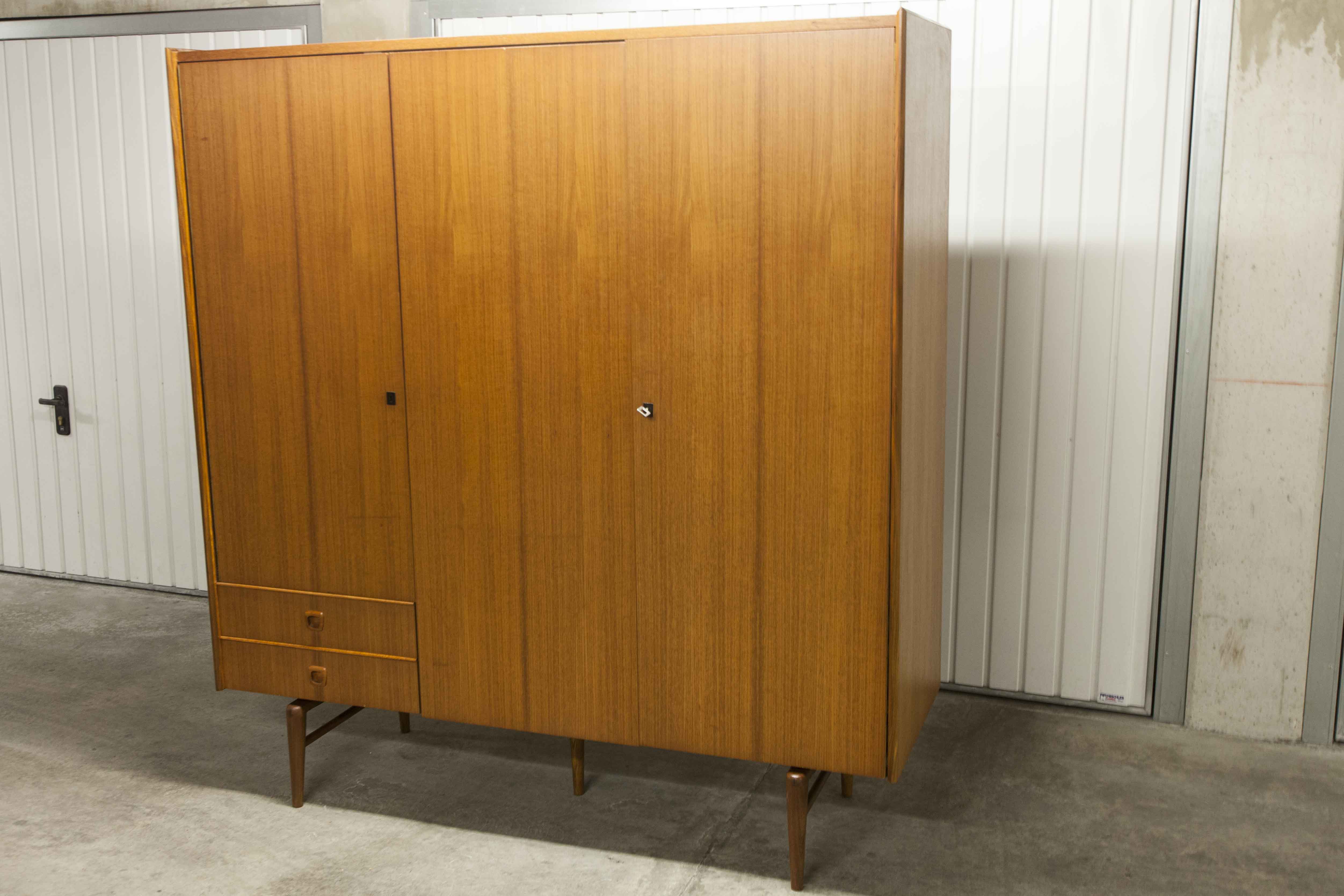 Armoire teck des années 60 Simat Meubles