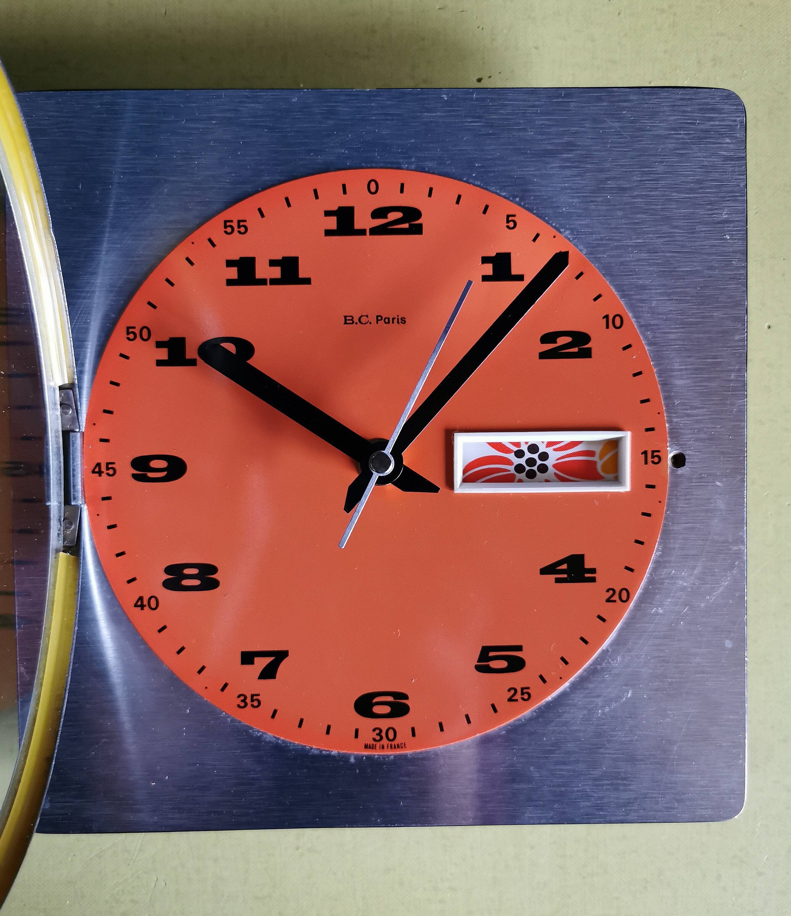 Vintage formica clock square silent wall pendulum "BC Paris silver orange"