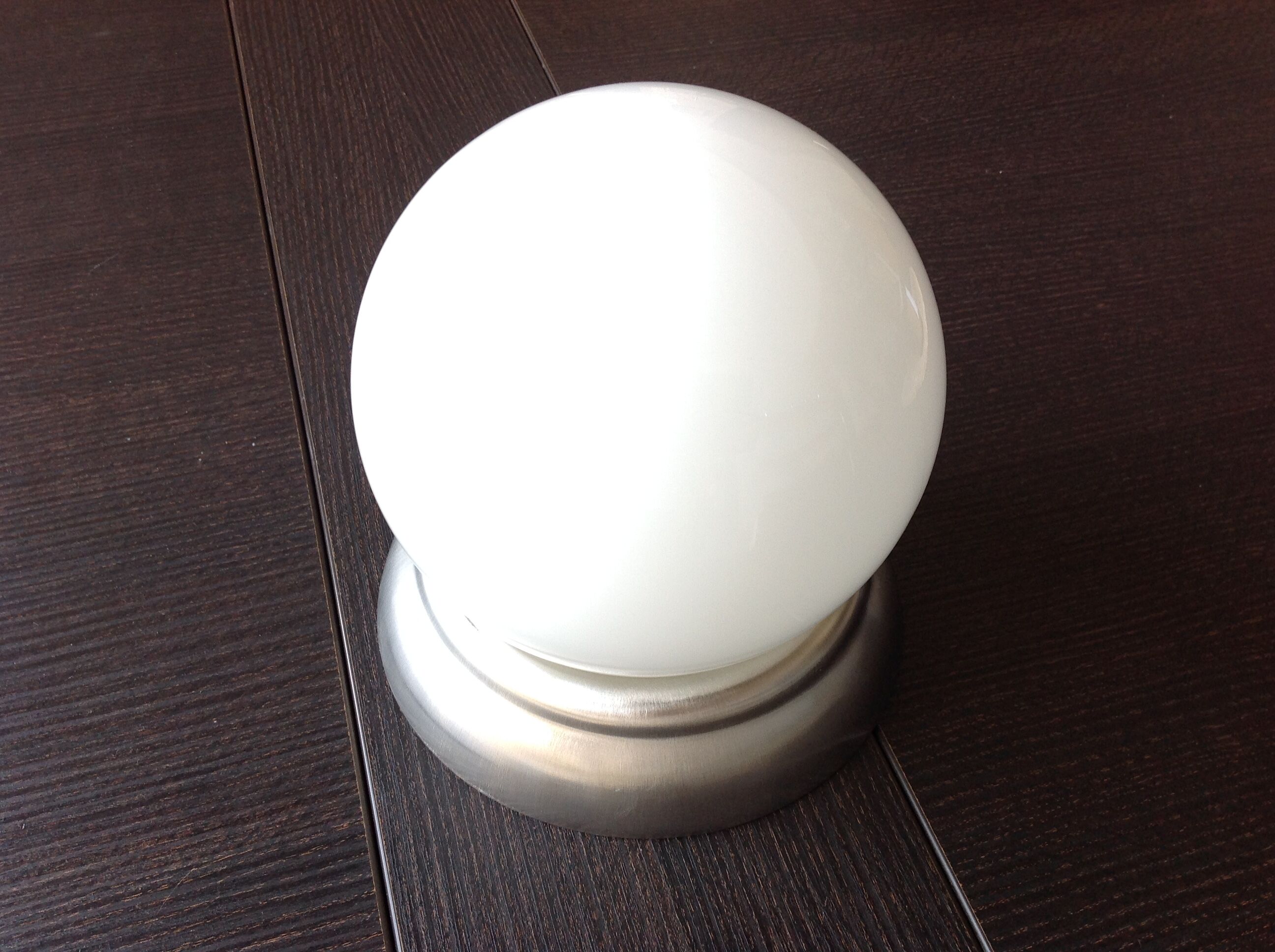 Ceiling lamp globe in white opaline and brushed metal
