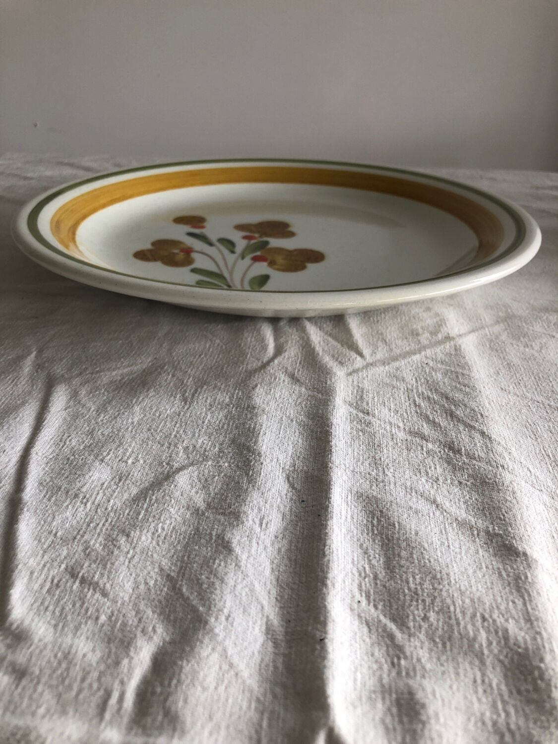 A pie dish and 6 dessert plates in Vintage made in Italy