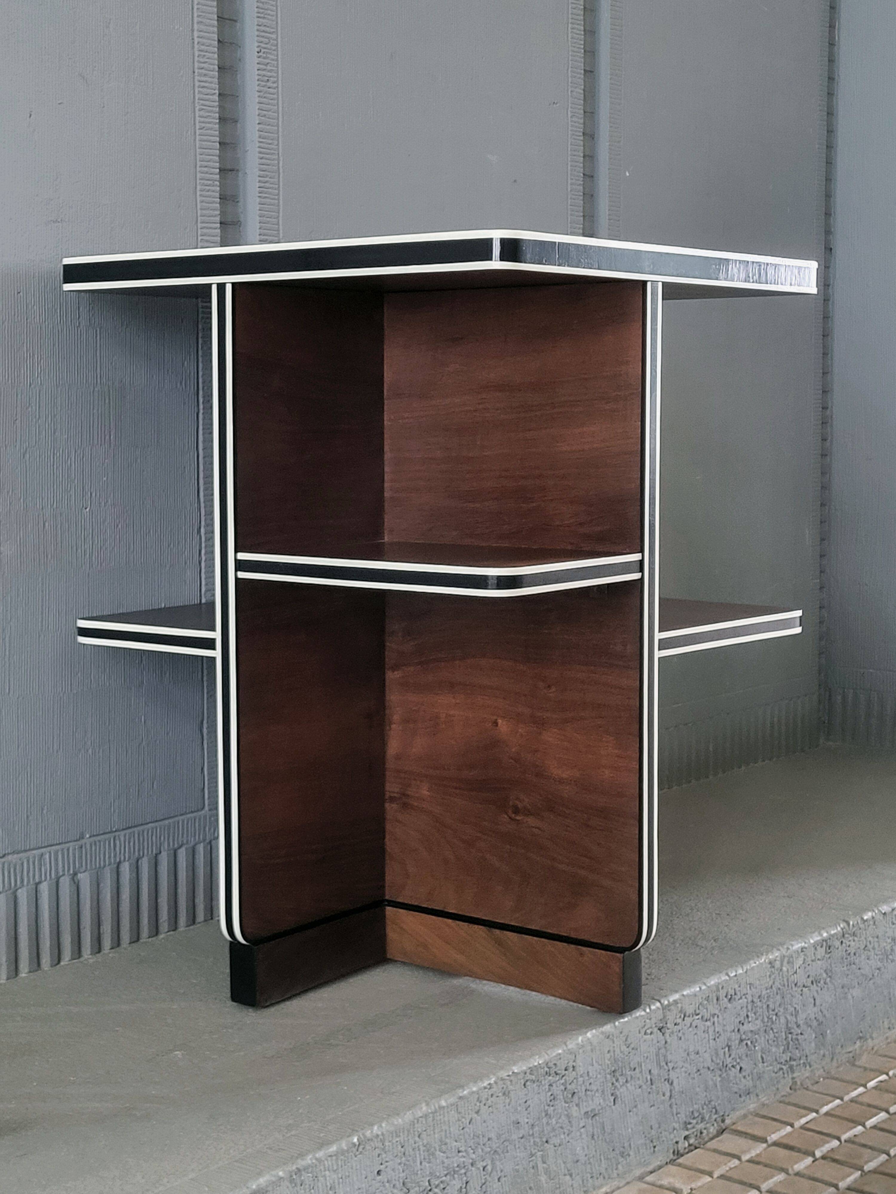 Art Deco coffee table by Waring & Gillow, 1930s, walnut, burr walnut top