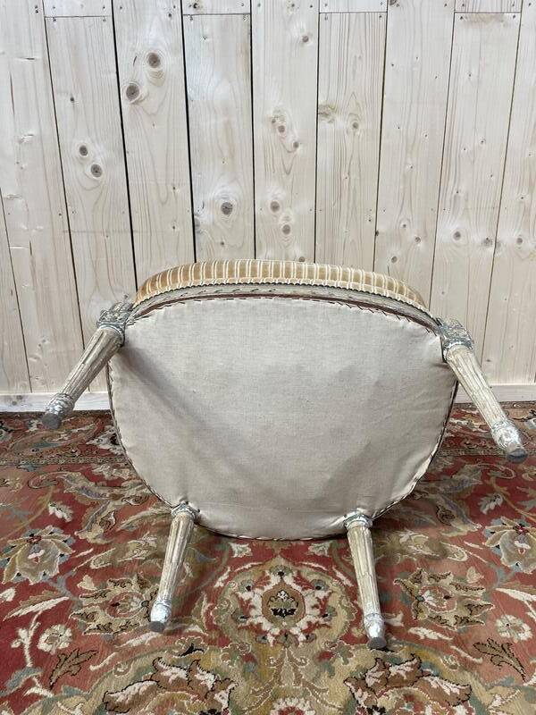 Fauteuil - Bergère de style Louis XVI réchampie velours beige