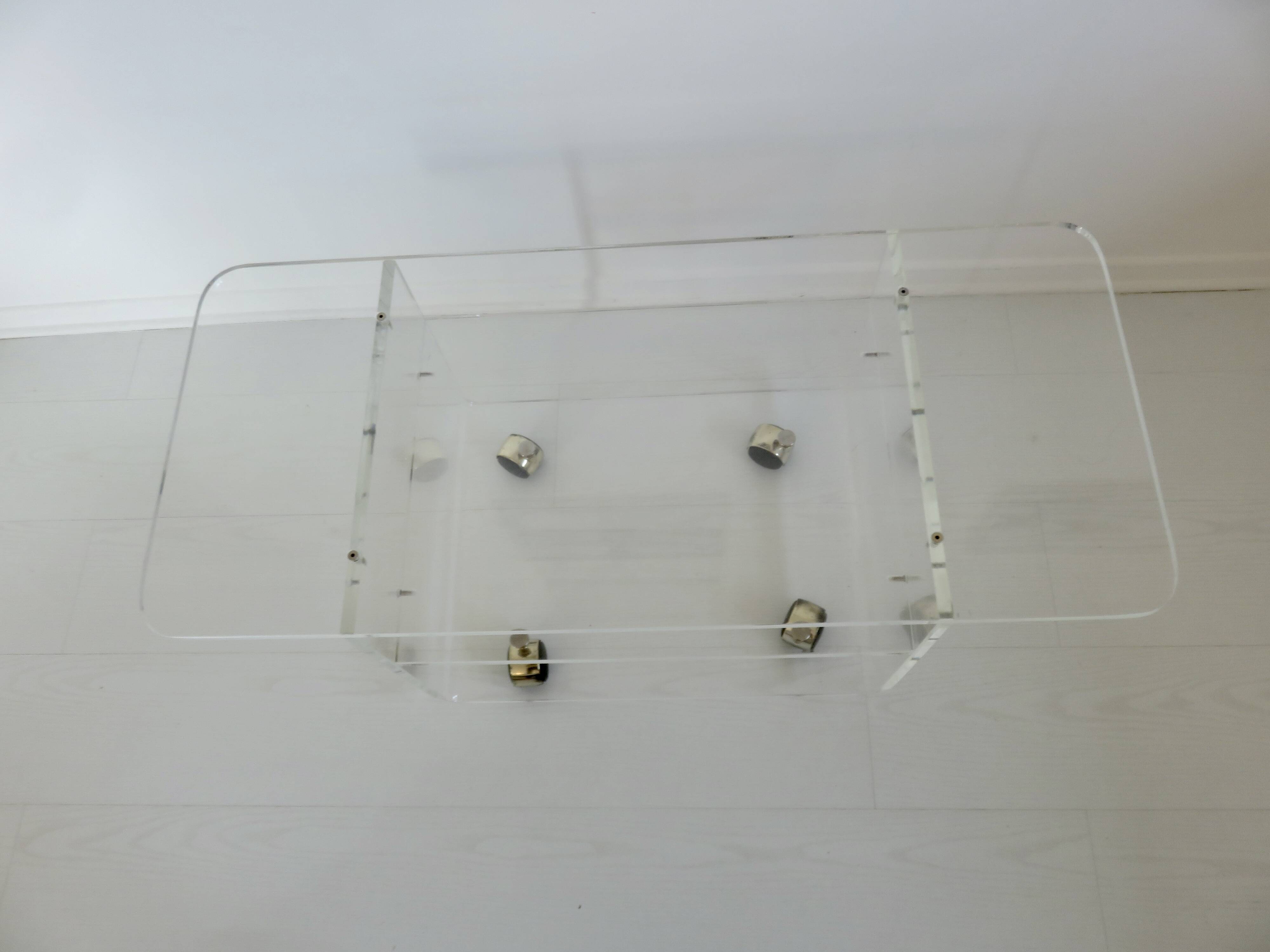 Table en plexiglas design de David Lange pour " Les invisibles du marais "