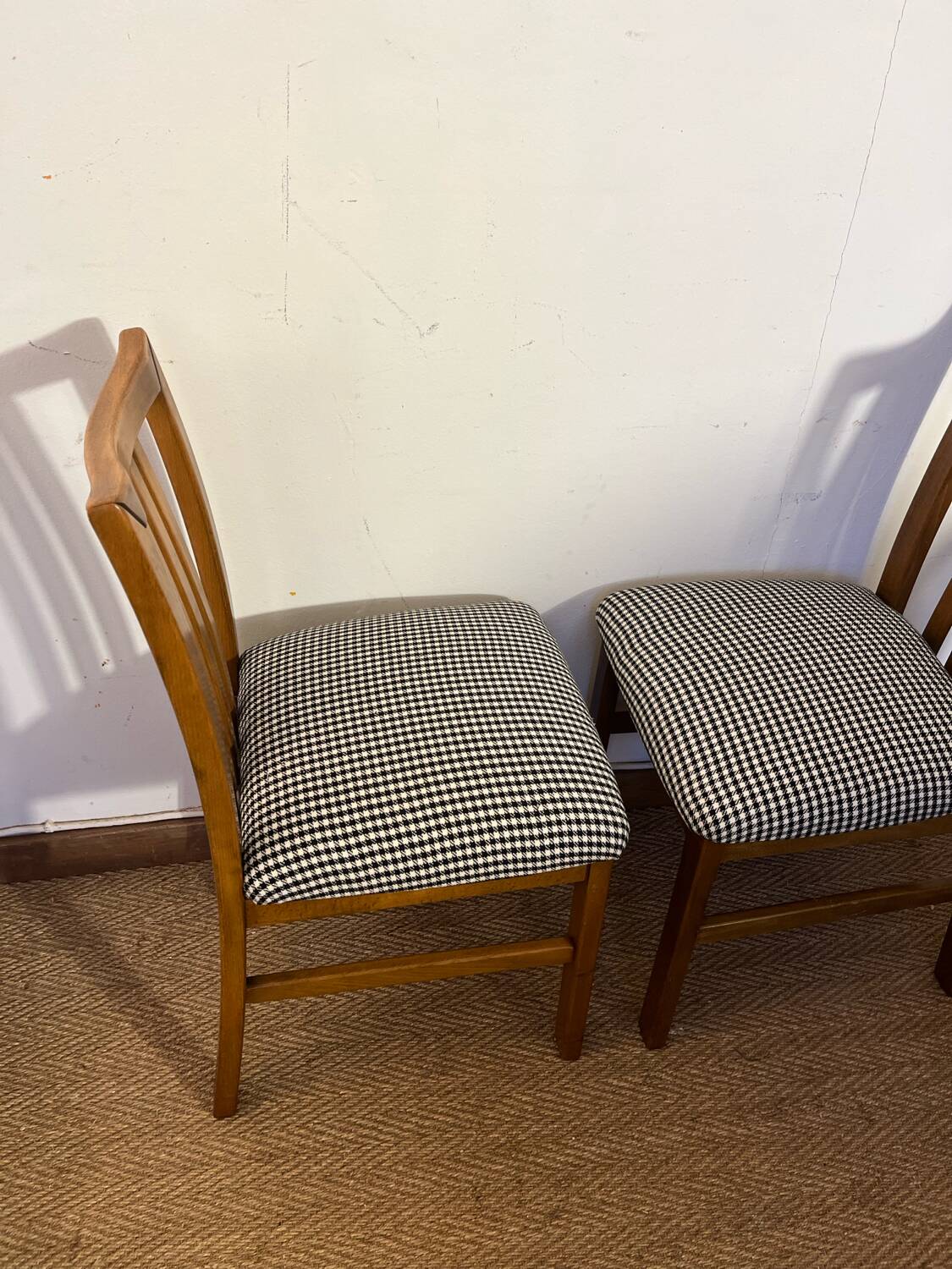 Set of 4 vintage wooden chairs