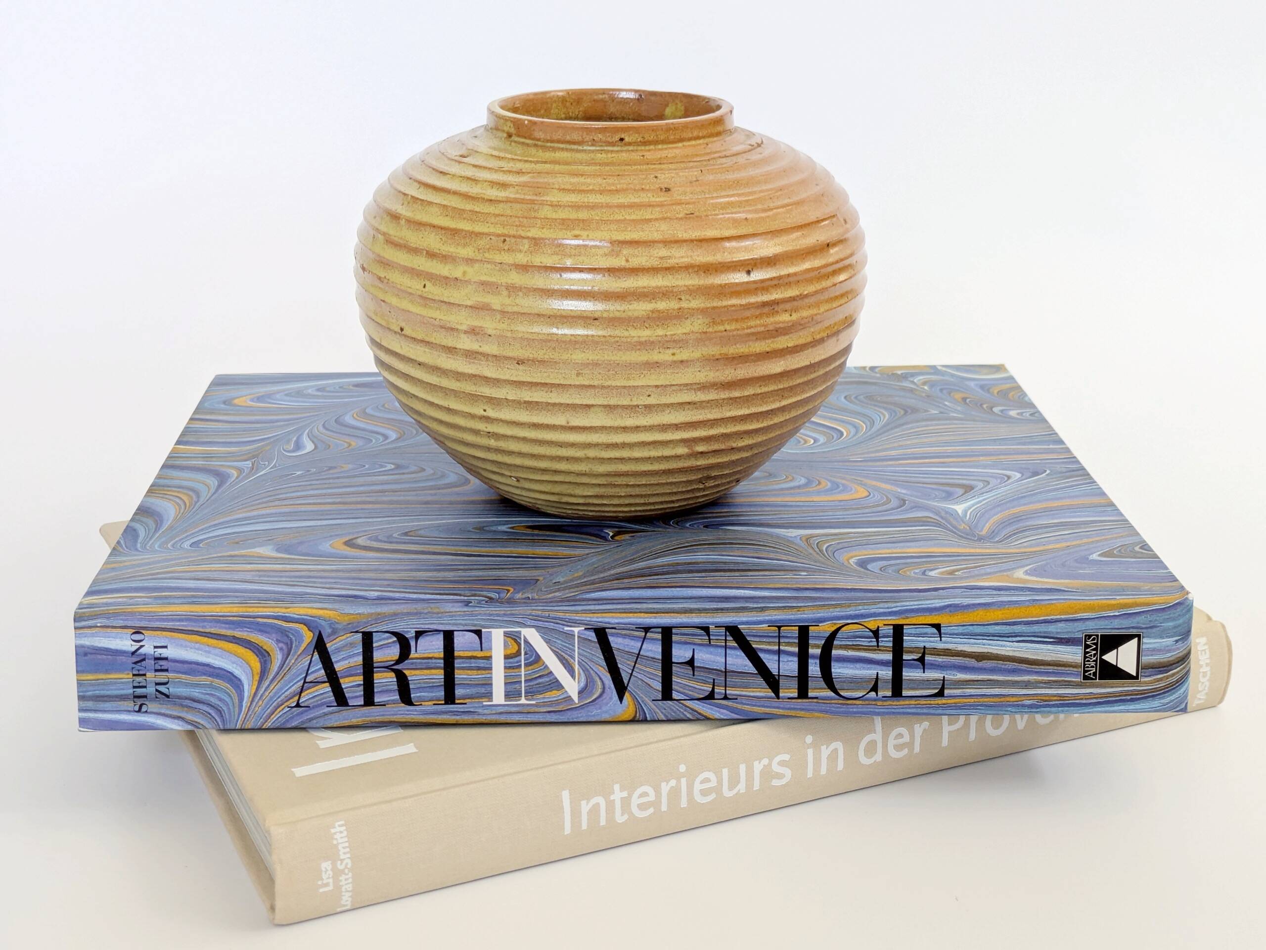 Vase vintage en grès ocre doré, céramique d’artiste signée