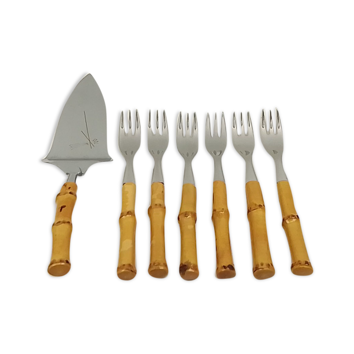 Set of 7 cutlery with bamboo sleeve dessert