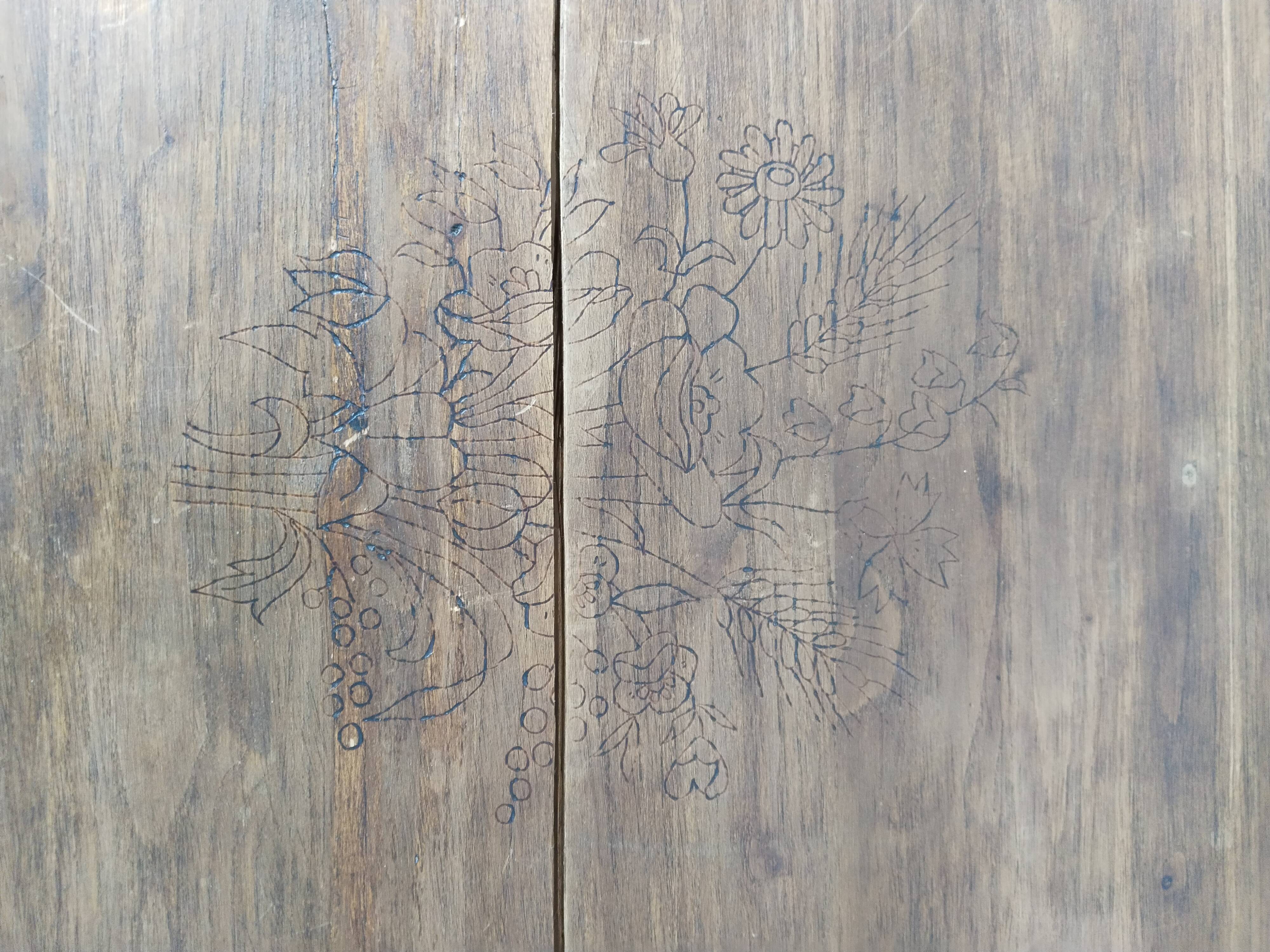 Vintage rustic coffee table in waxed wood and screen printing