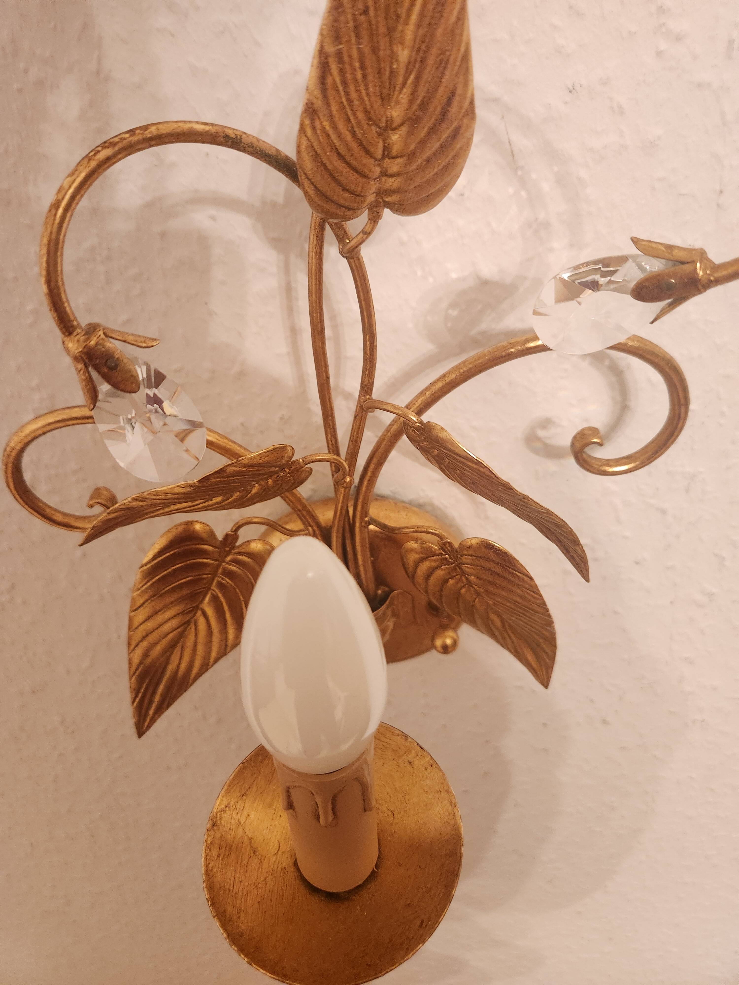Shabby Wandlampe vergoldet Blattgold Kristallelemente Hollywood Regency 70s