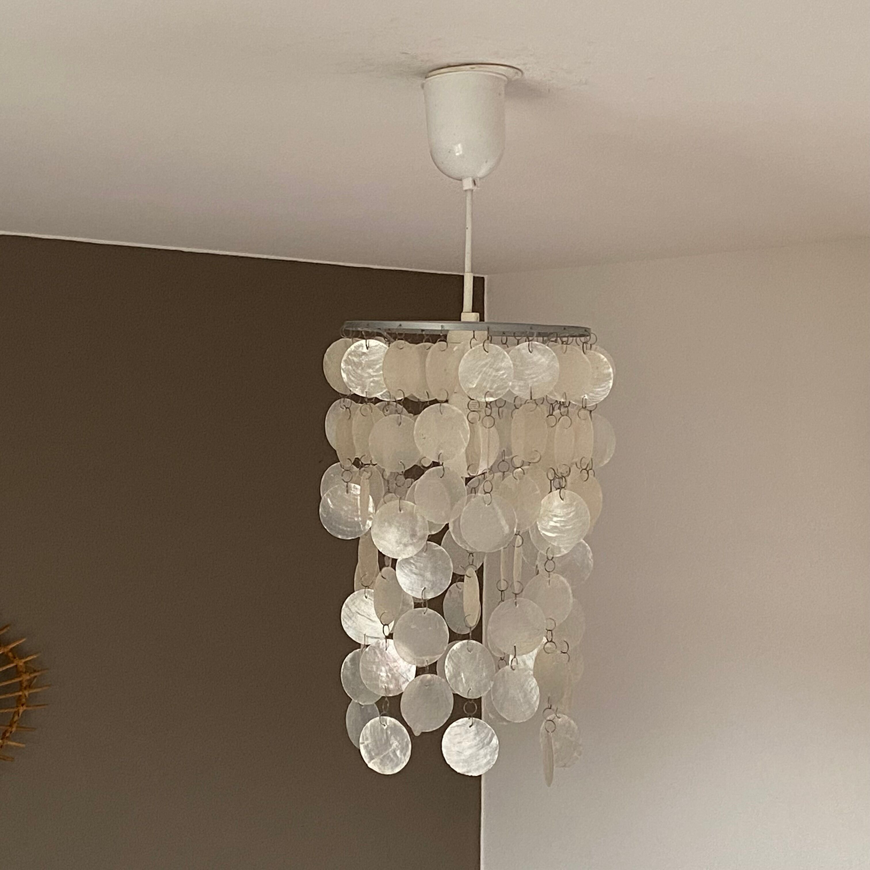 Suspension cascade with mother-of-pearl grapevines.