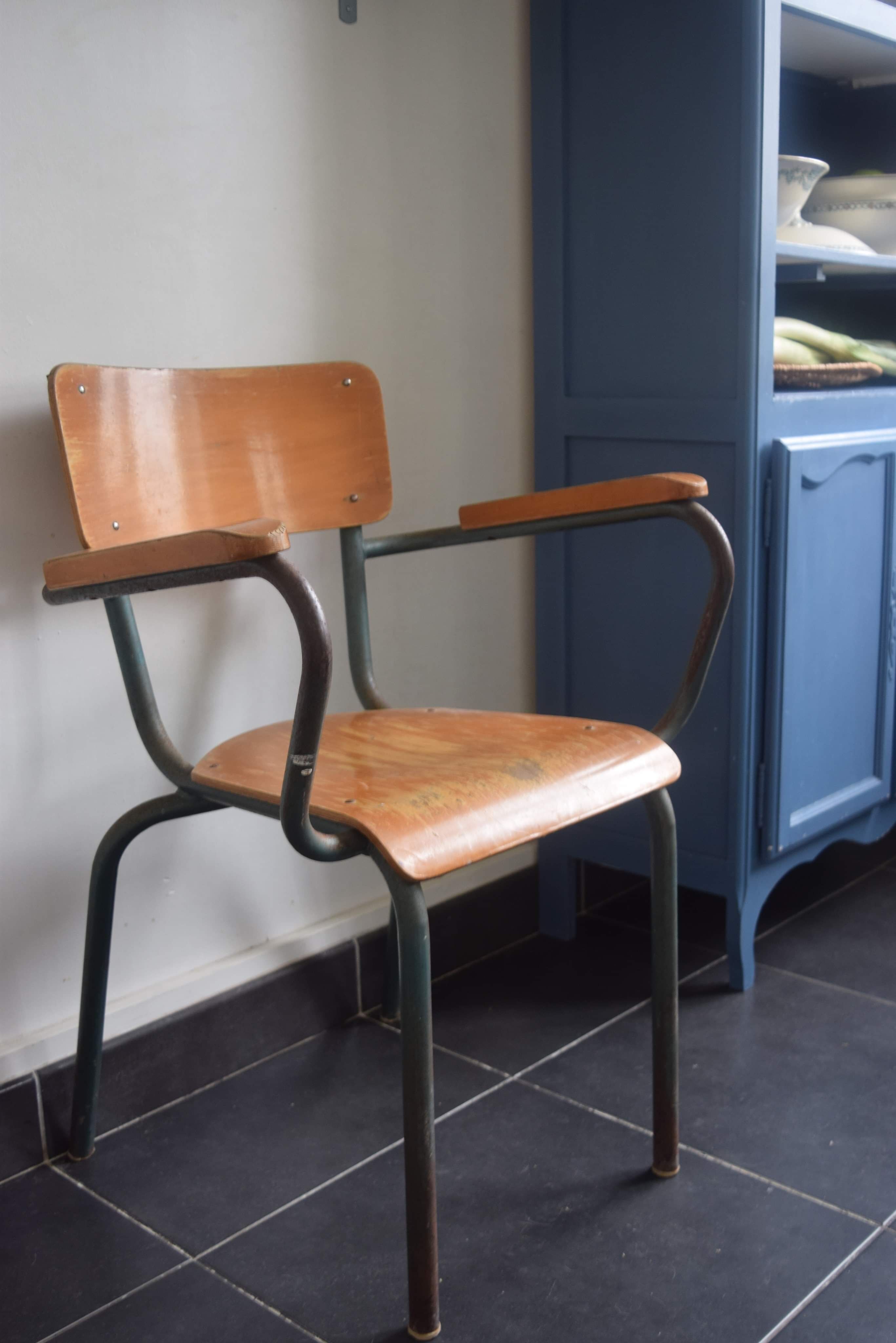 Schoolboy chair with armrests