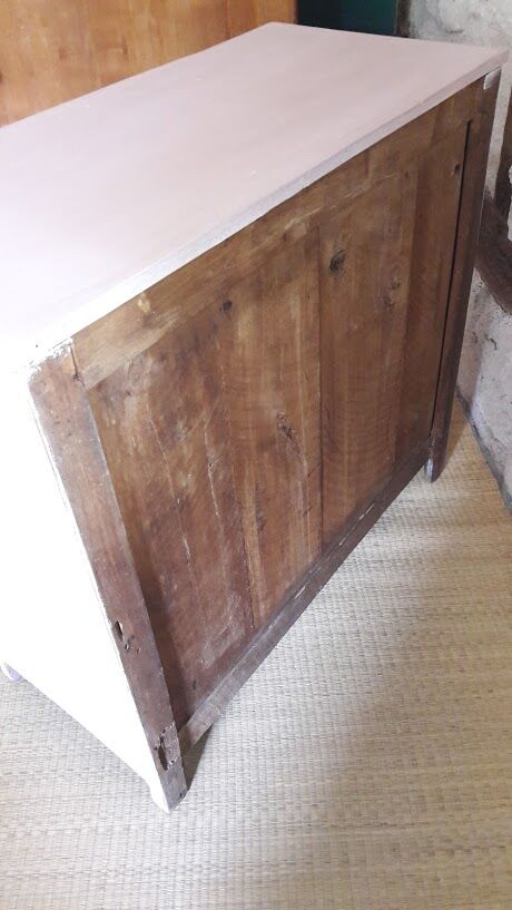 Pink parisian buffet