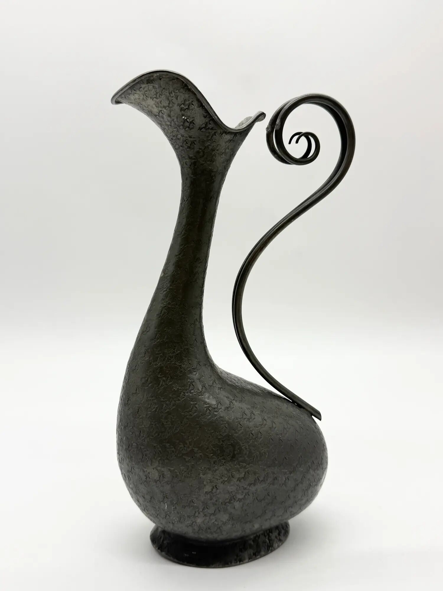Hammered pewter jug – San Nazaro Peltro, Italy 1960s