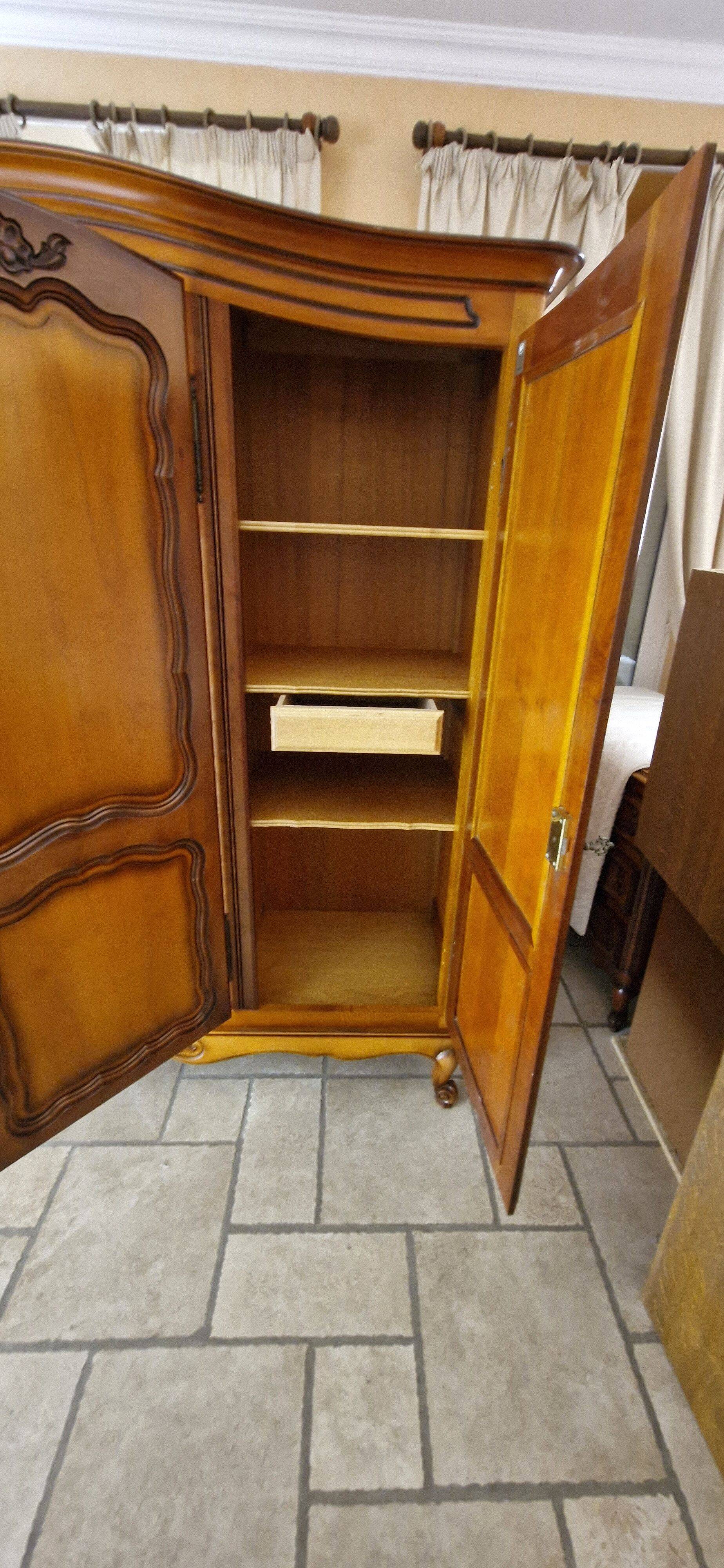 Wooden style wardrobe, 3 doors and 9 internal shelves.