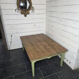 Table basse ancienne, pieds en chêne dessus en sapin.