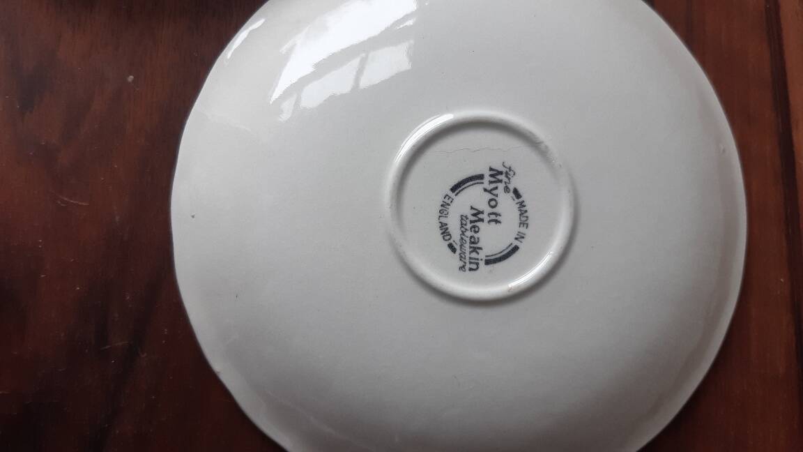 Set of 4 vintage Myott Staffordshire "Tonquin" coffee cups