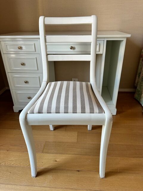 Children's desk with matching Bonnichon chair
