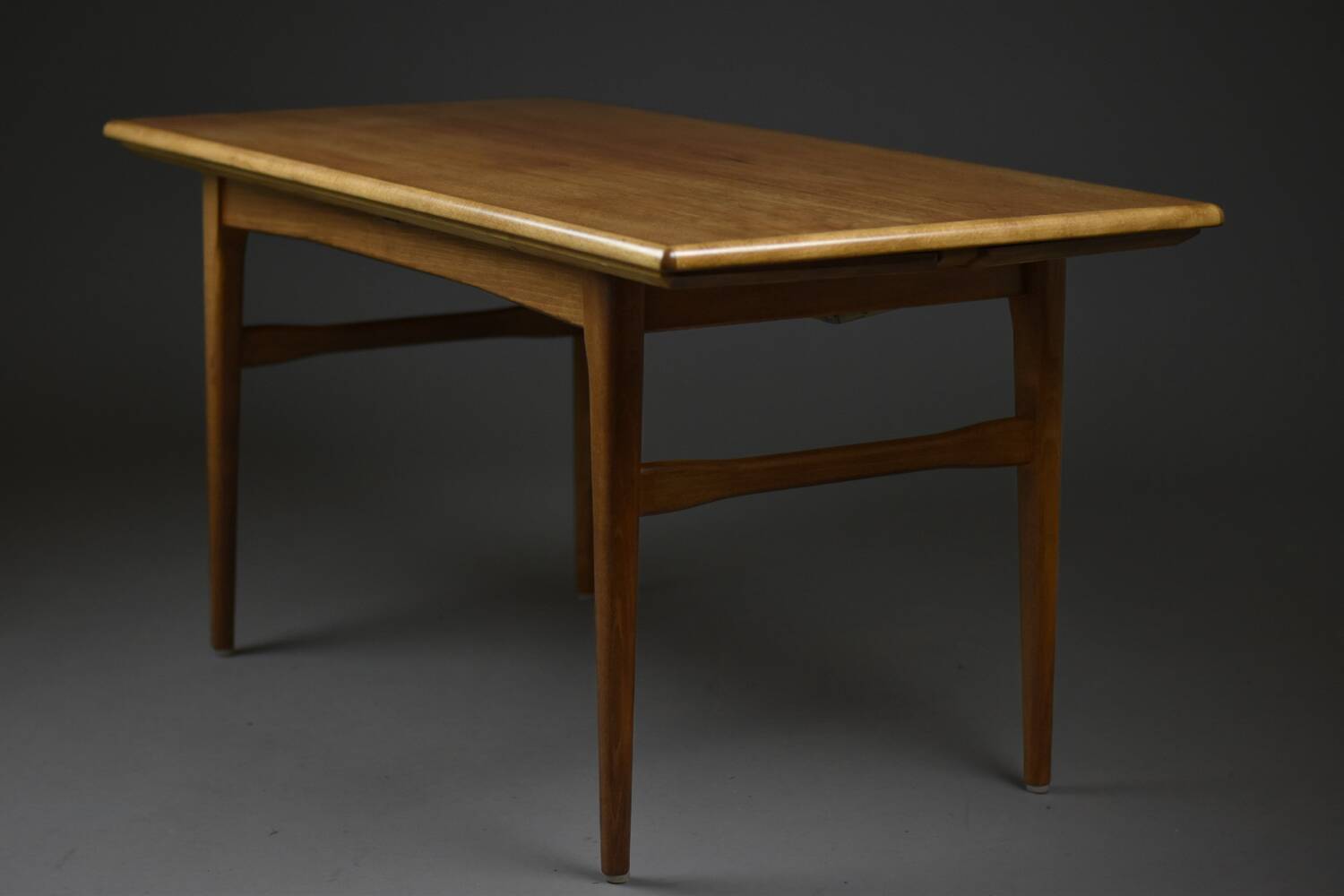 Swedish Mid-Century Expandable Coffee Table | 1950s | Emmaboda Möbelfabrik