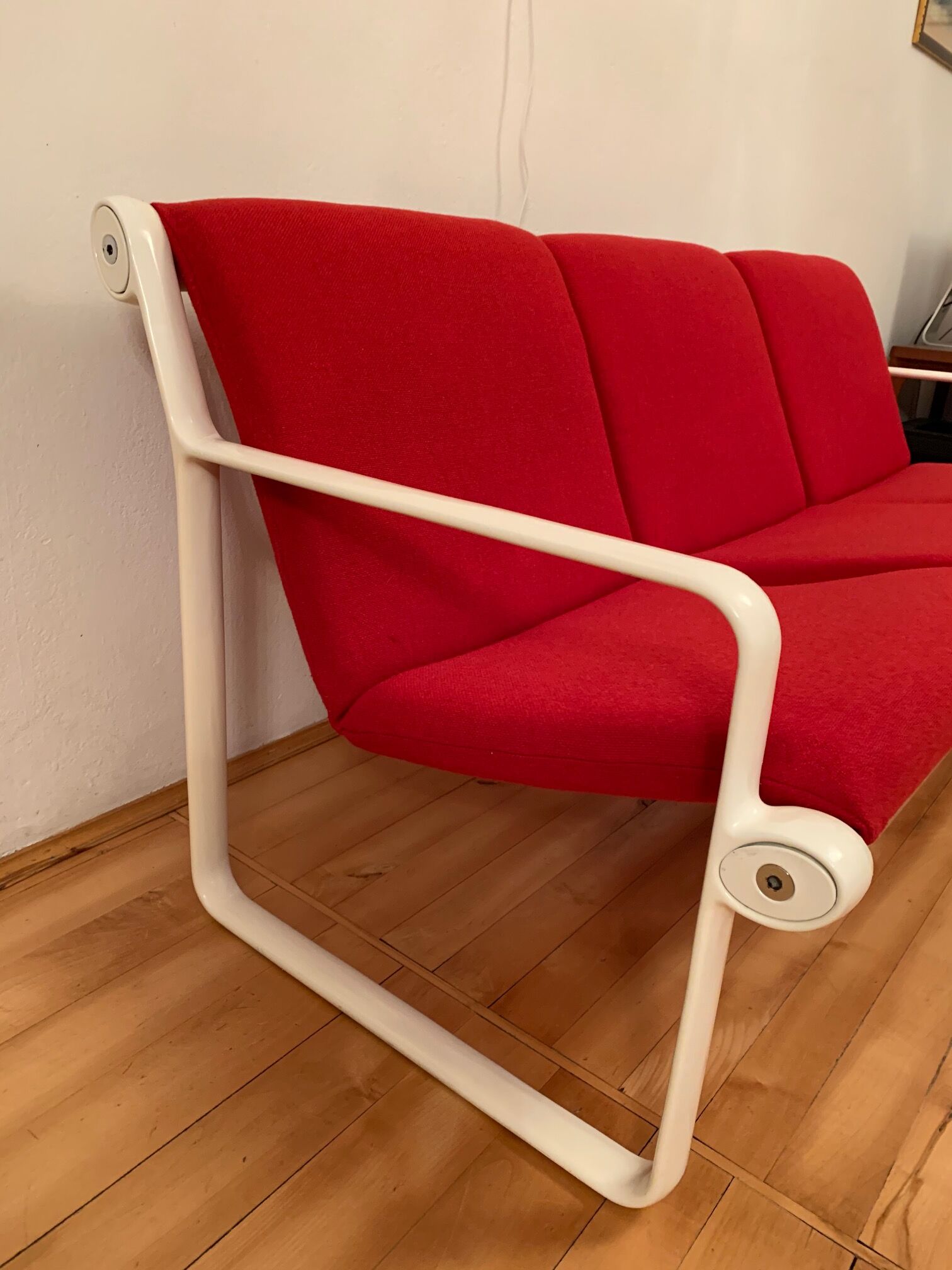 Designer sofa by Bruce Hannah and Andrew Morrison, Knoll from the '70s