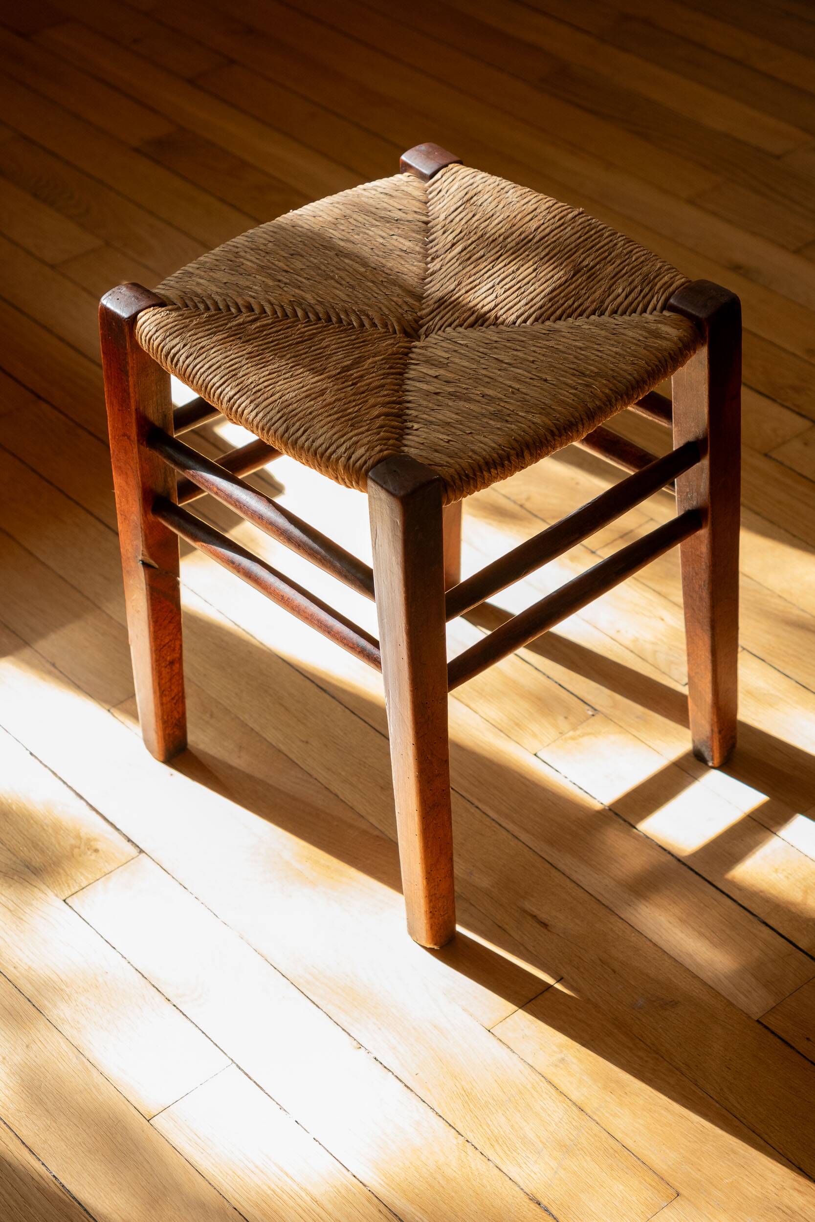 Wood and straw stool - Rustic style