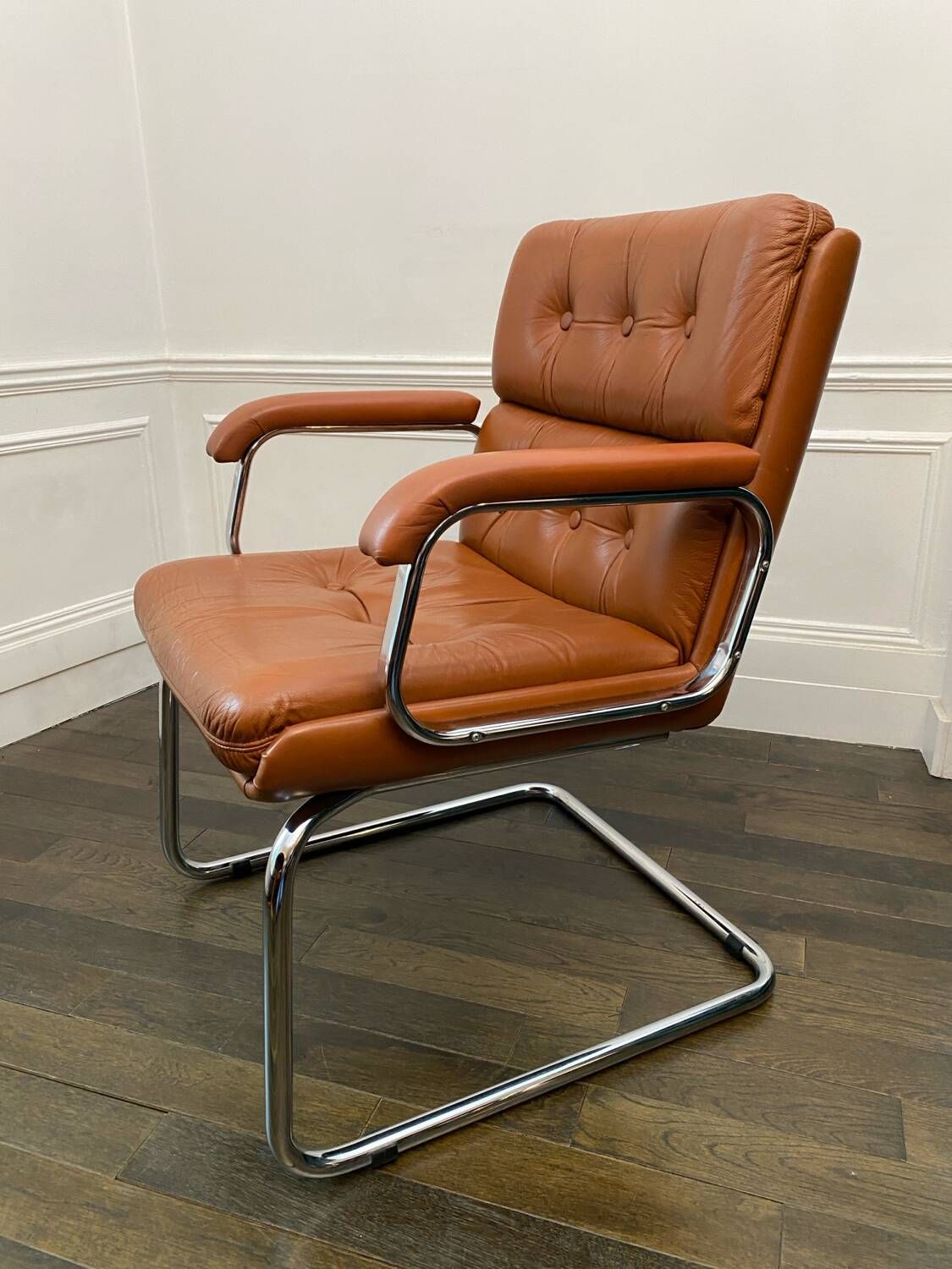 Vintage camel leather and chrome executive chair - Italian design by Co.Fe.Mo - 80's