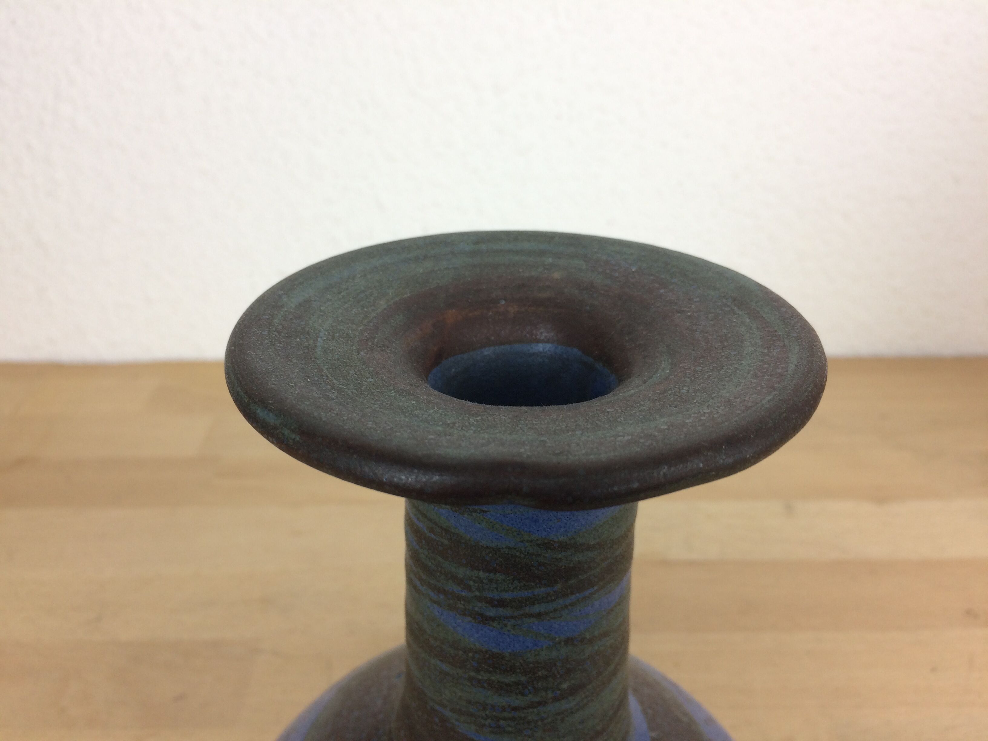 Vase scandinave à col plat céramique bleue