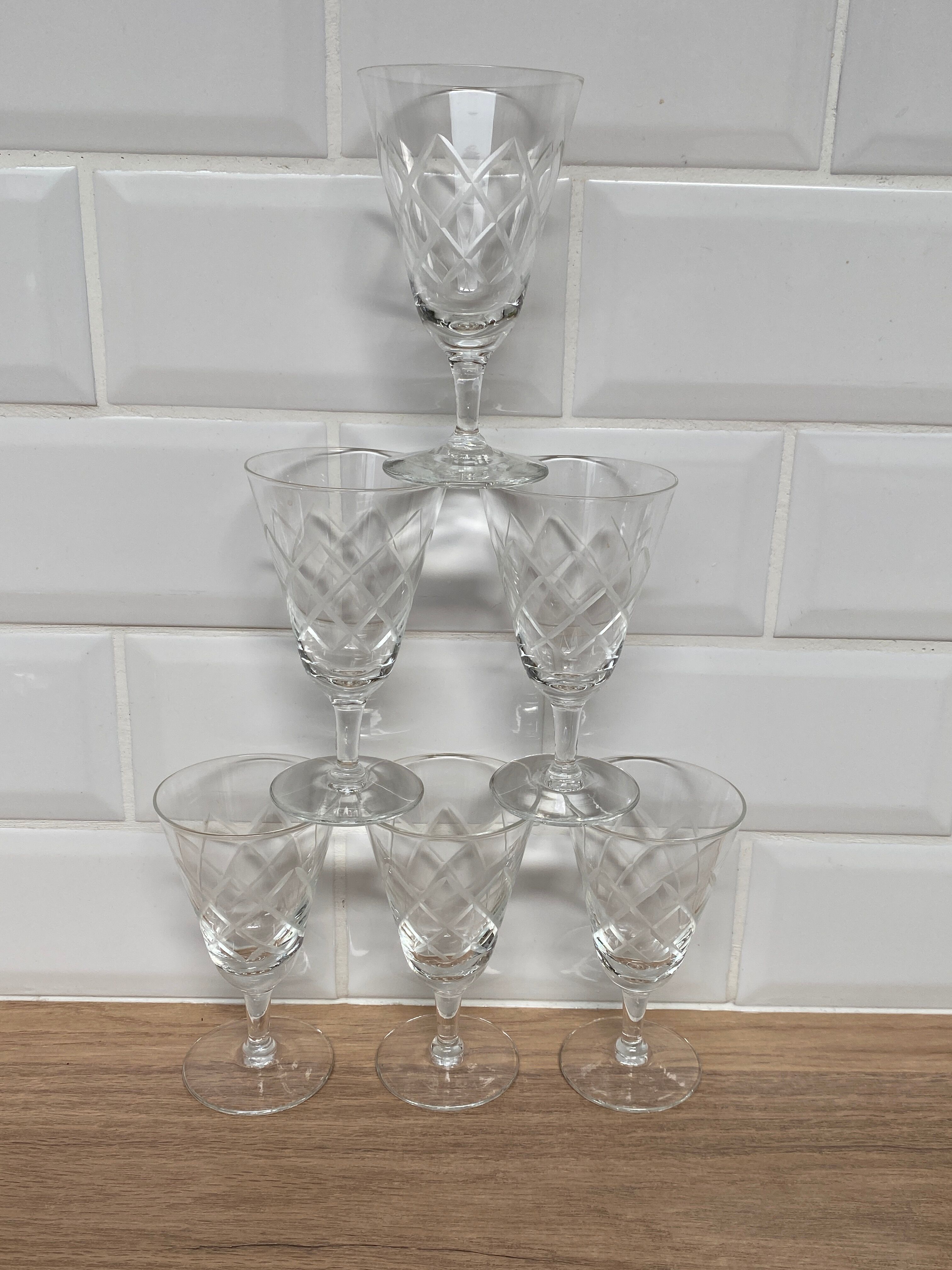 Set of 6 white wine glasses