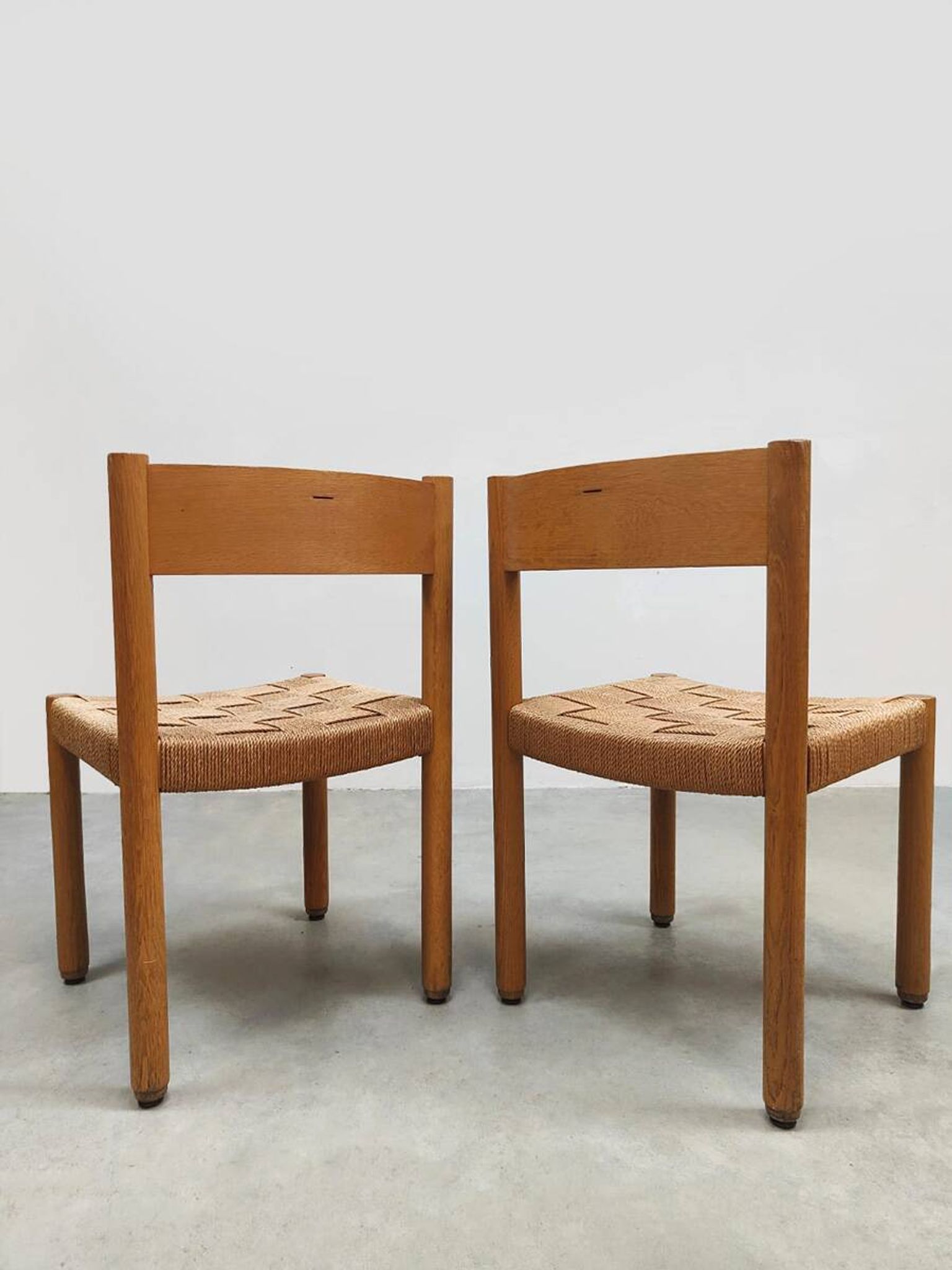 8 chaises vintage en corde et chêne
