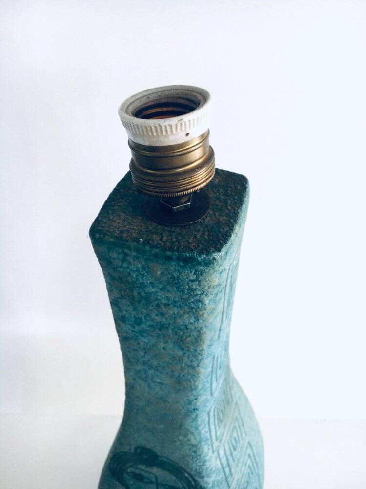 Art ceramics sgraffito table lamp attributed to Alvino Bagni for Raymor, Italy, 1960s.