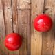 Paire de suspension boule rouge en métal années 70.