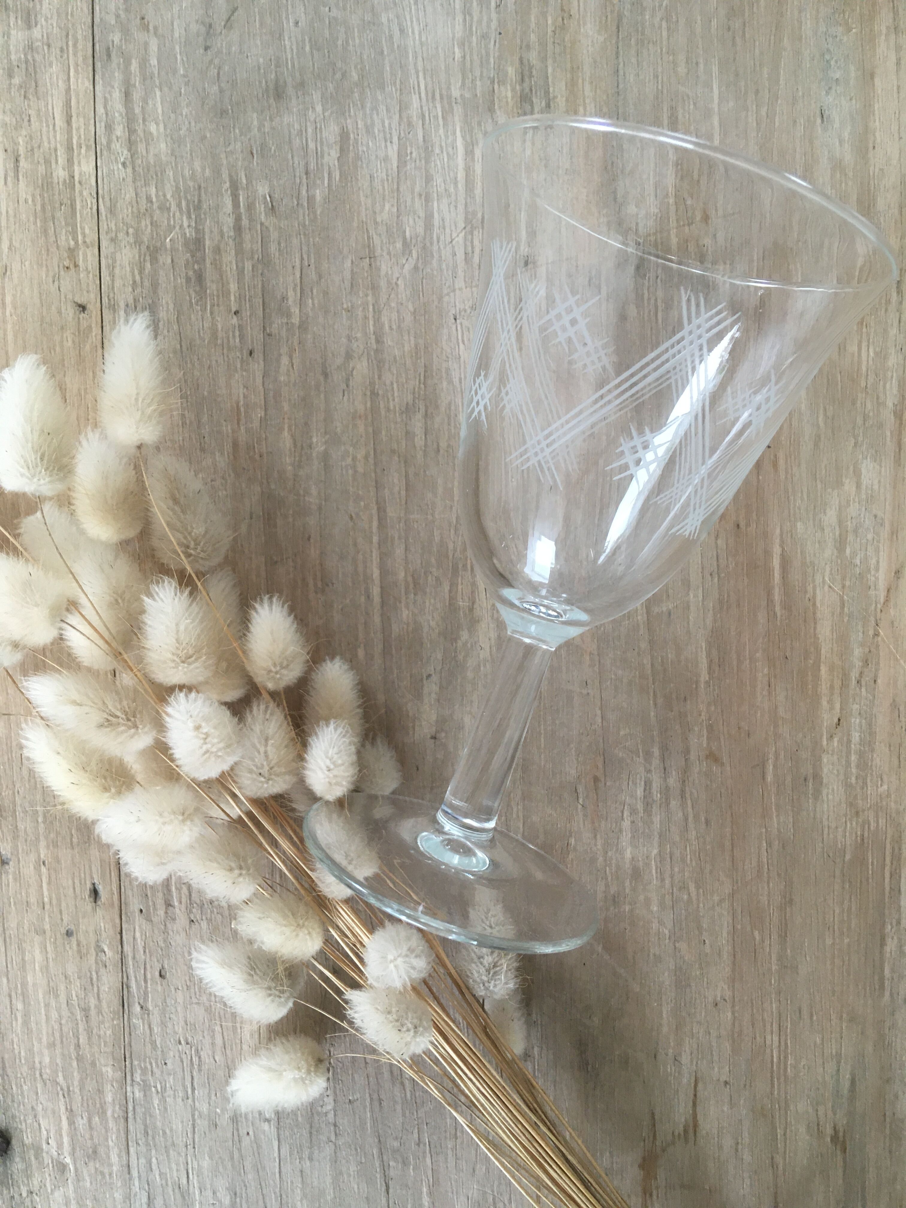 6 verres à pied en verre gravé croisillons