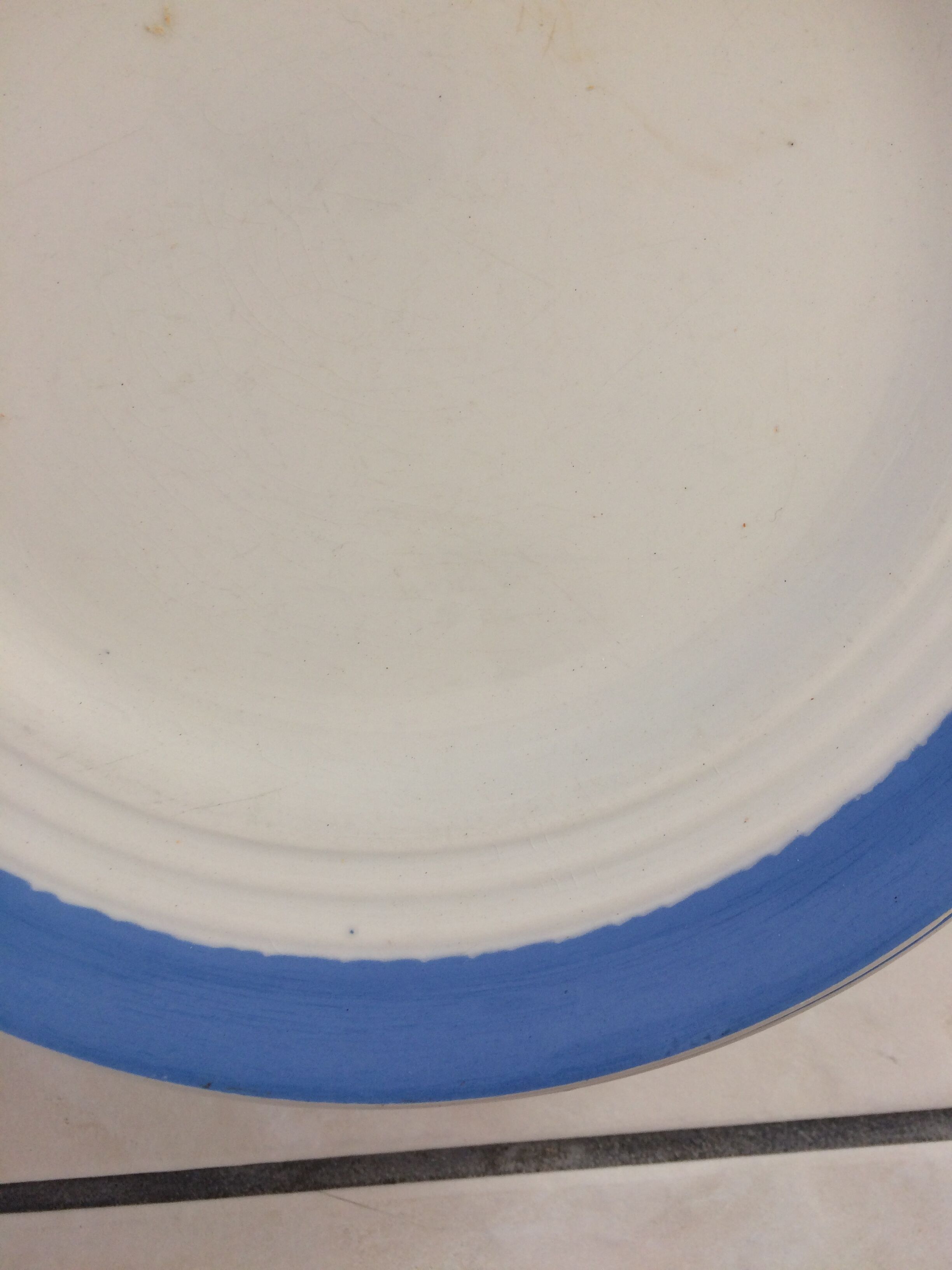 11 white plates with blue surrounds. Years 60. Saint Amand.