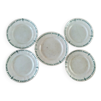 4 assiettes plates et 1 assiette a gâteau tarte Longchamp motif Saida en terre de fer 
2 assiettes plates et l assiette a gâteau en bon état ( traces d usure ) 
1 assiette fêlé ( voir photo ) 
1 assiette ébréché ( voir photo ) iettes plates et 1 assiette a gâteau tarte Longchamp motif Saida en terre de fer