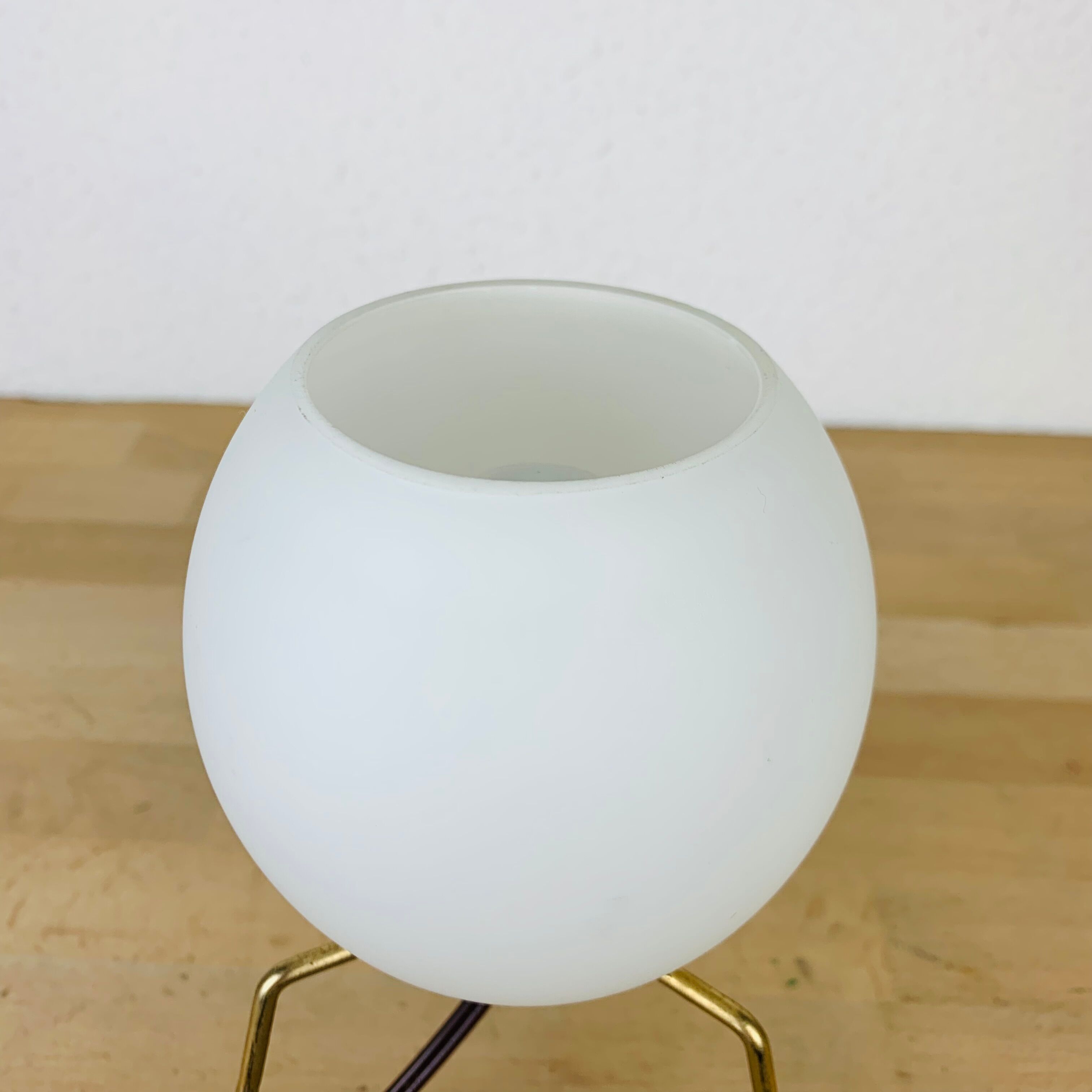 Lamp tripod brass 50s egg globe opaline
