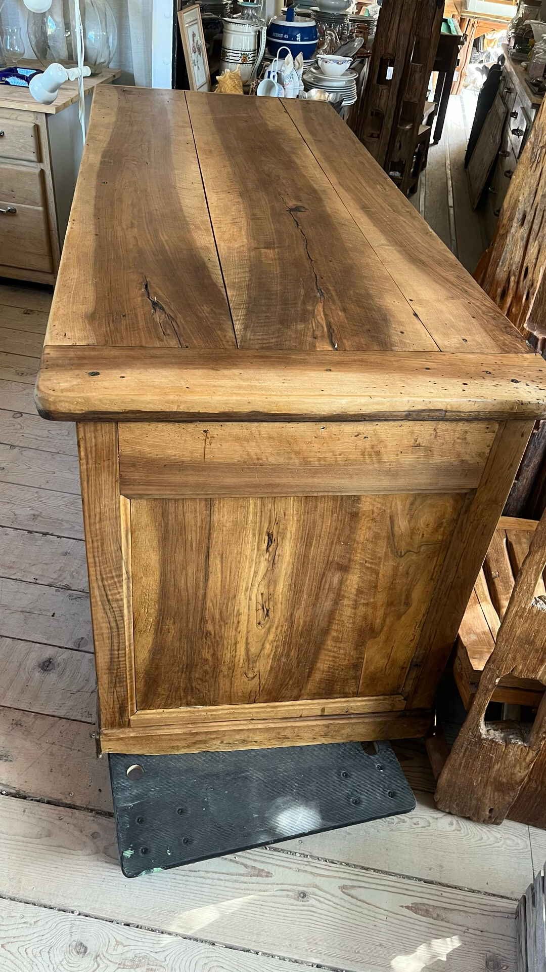 Workshop cabinet with drawers