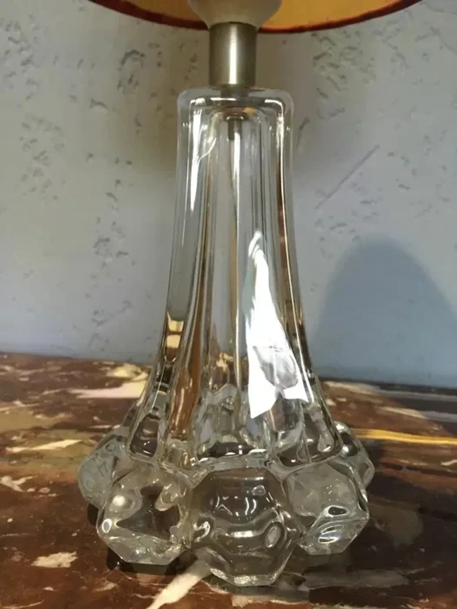 Vannes Le Châtel crystal table lamp with red fabric shade, 1970s