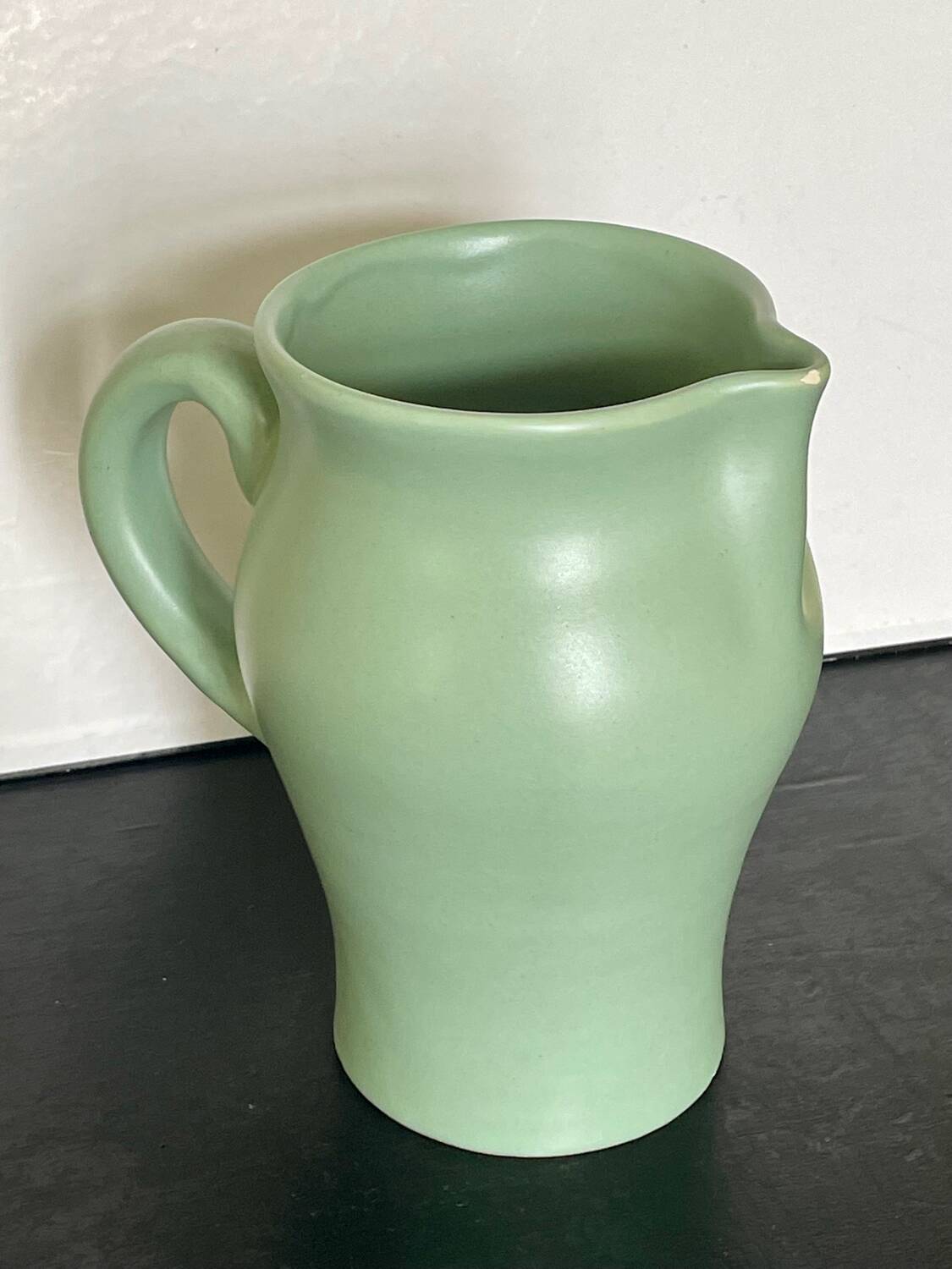Pichet vert en céramique André Baud Vallauris