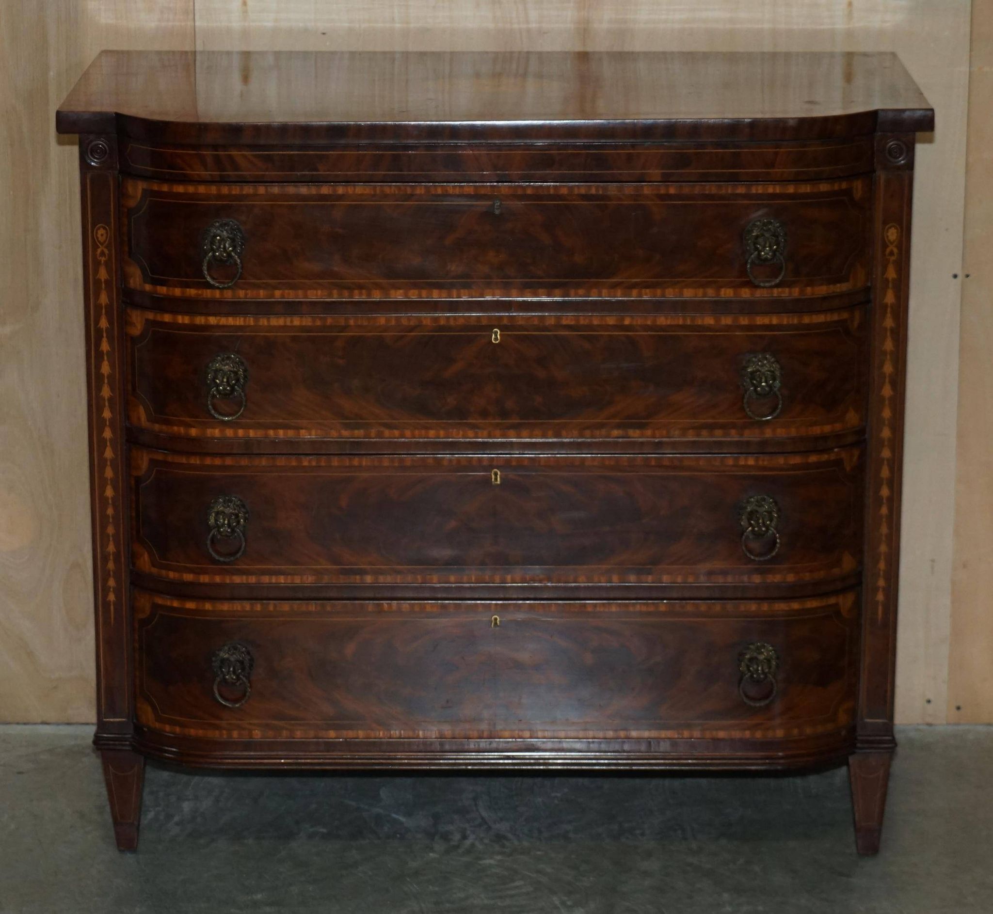 Commode Sheraton avec poignées tête de lion, 1859