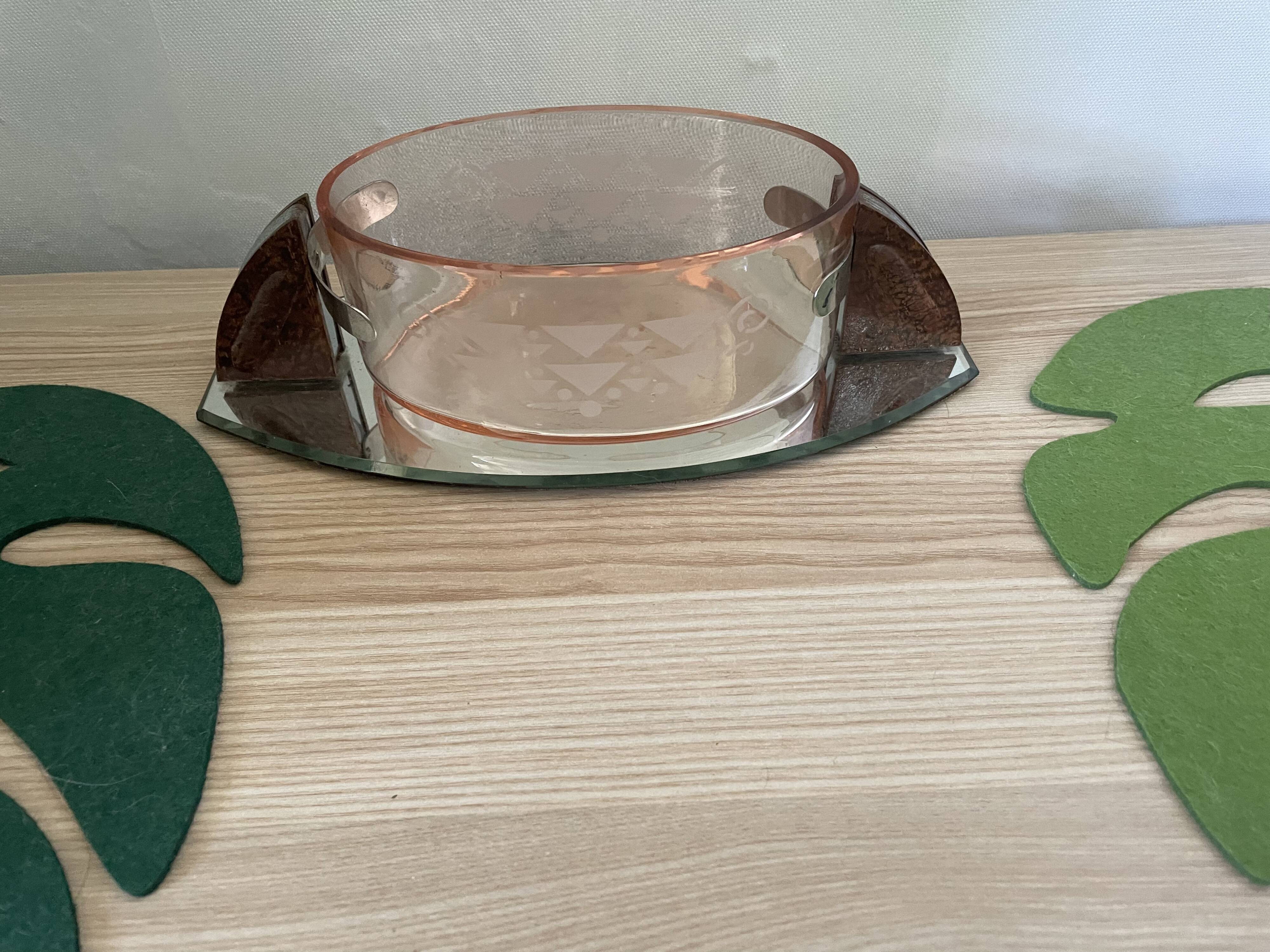 Empty pocket / art deco mirror cup