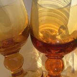 7 Verres à pieds ambre