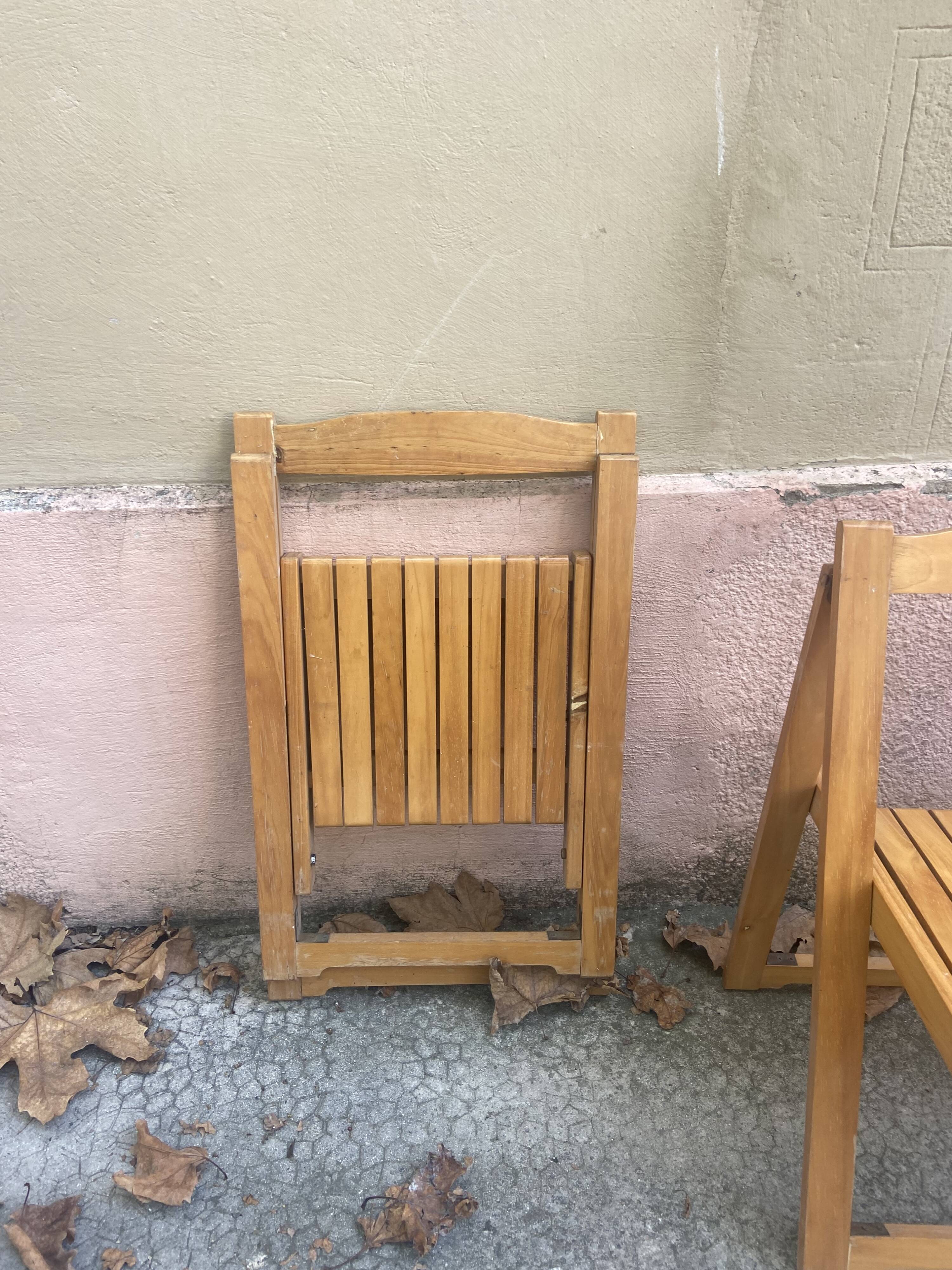 Series of 4 vintage wooden folding chairs