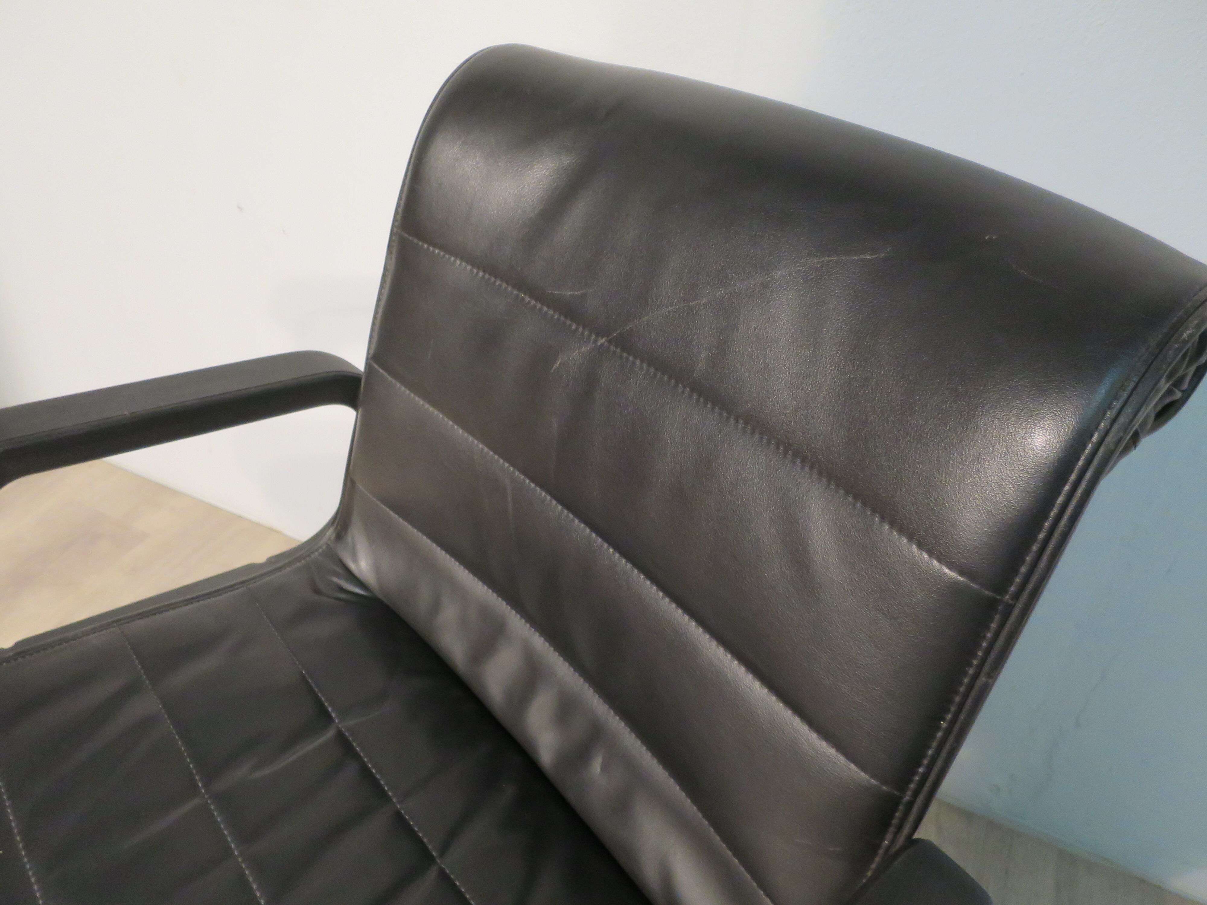 Sapper armchair edited by Knoll