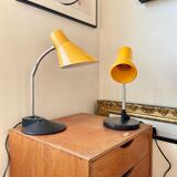 Articulated desk lamp