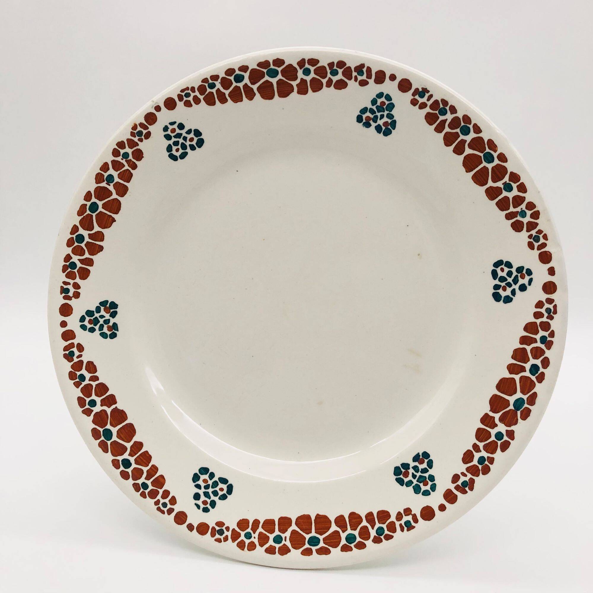 Set of 6 mismatched flat plates.
