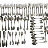 Important lot of 118 pieces of silver-plated metal cutlery by Ercuis, Christofle 20th century.