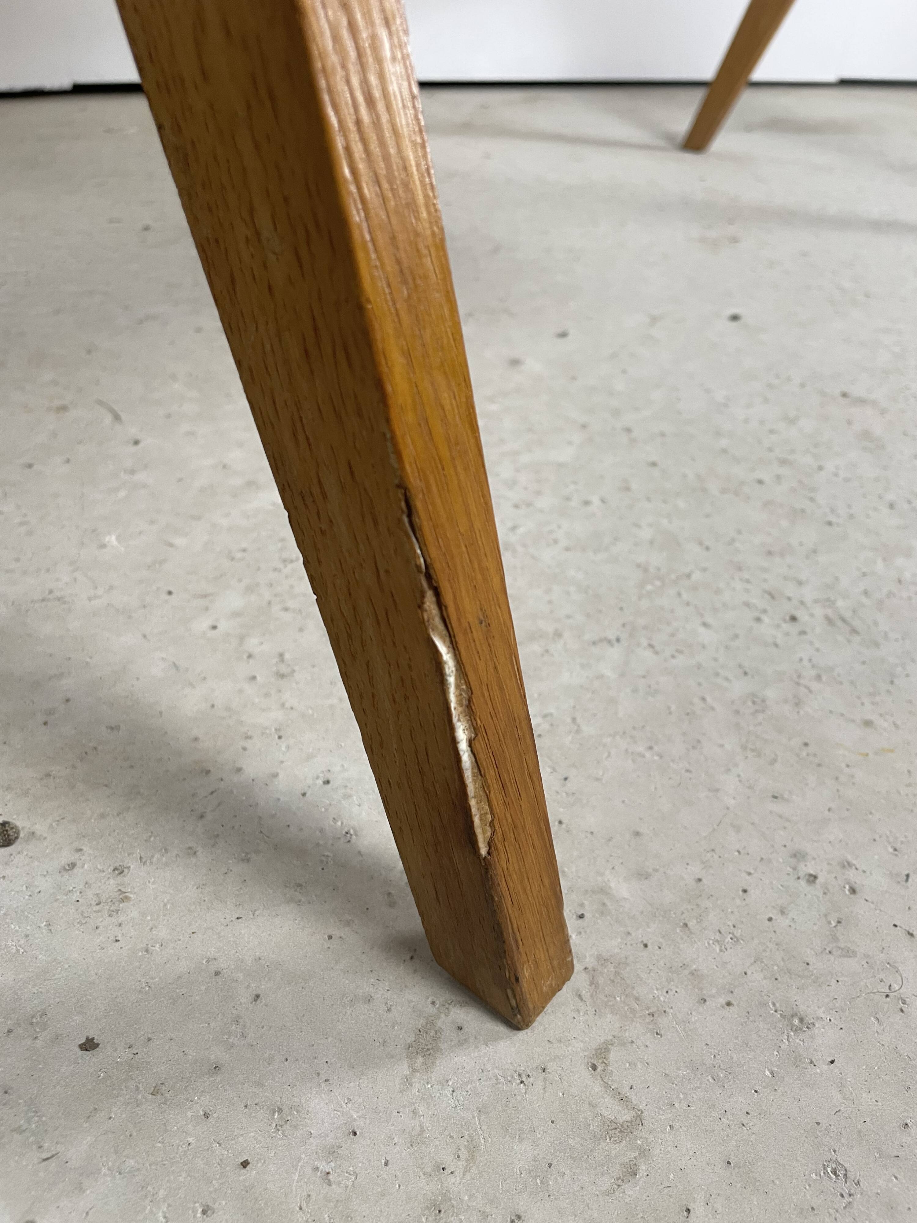 Desk feet compass in oak, 1950