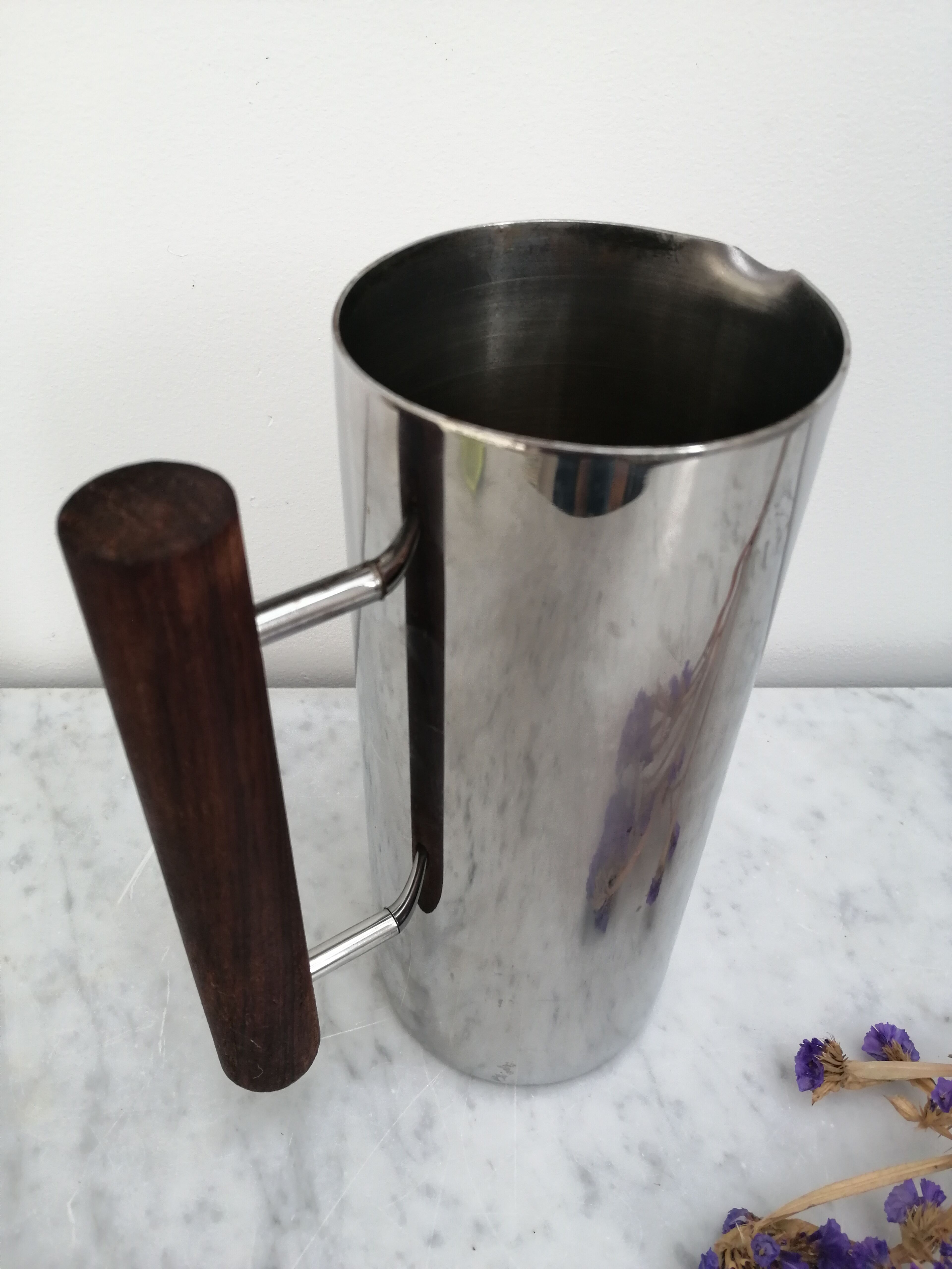 Pitcher Guy Degrenne