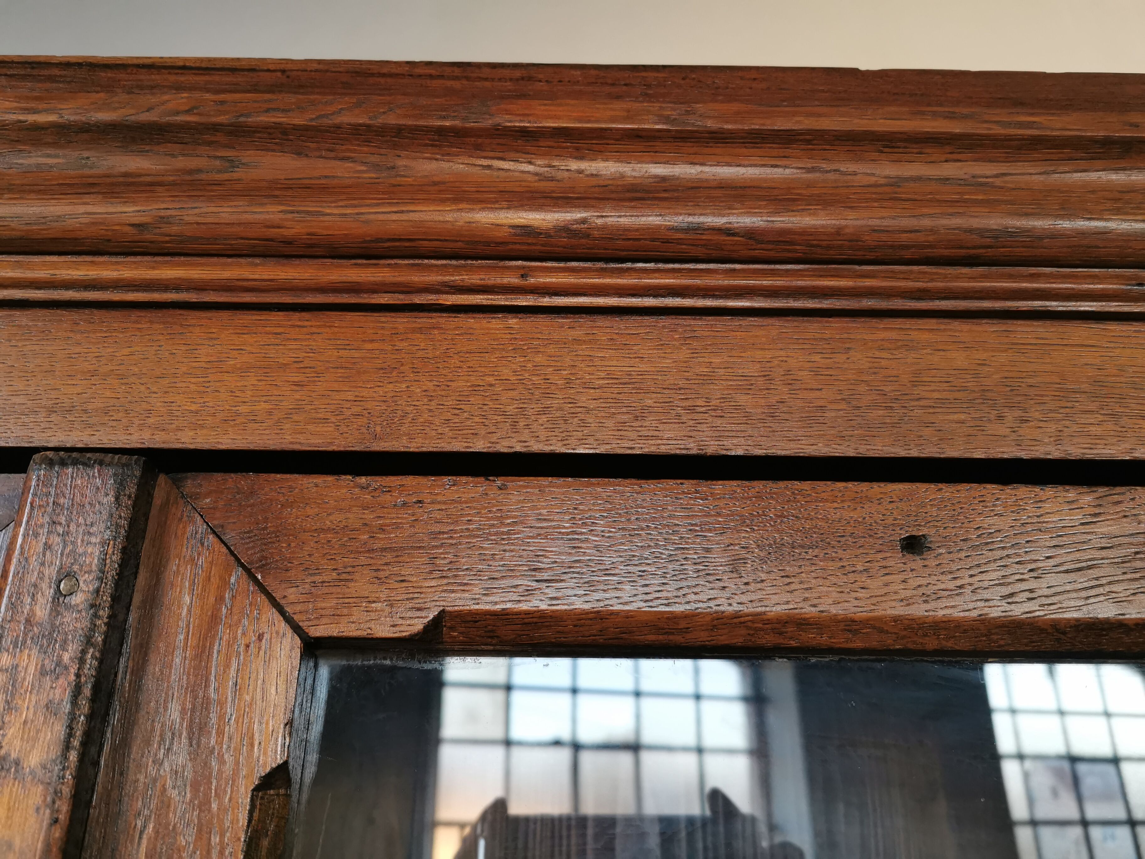 Library, wooden showcase